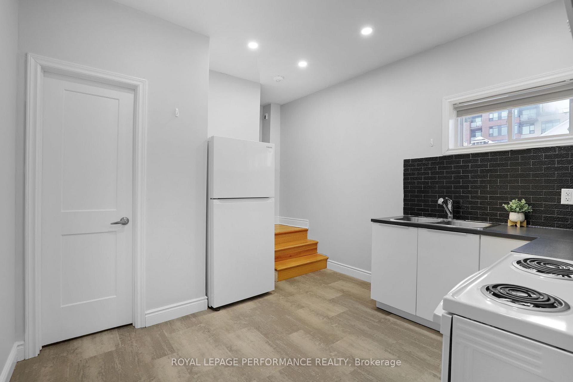 123 PAMILLA Street Unit 4 photo 4