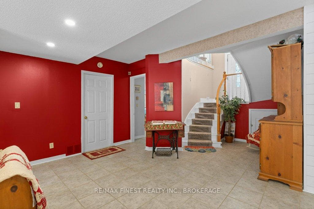 2154 Arne Crescent photo 29