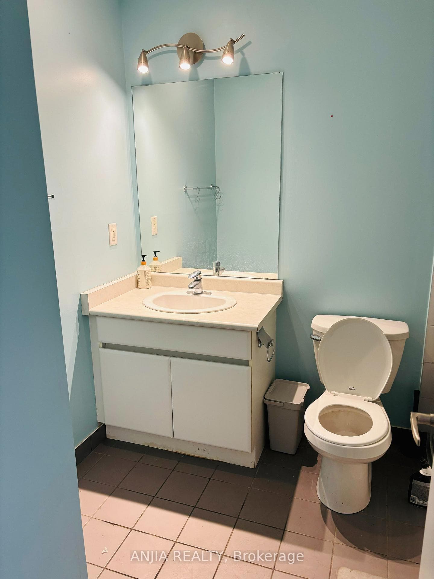30 Canterbury Place Unit 1601 photo 6