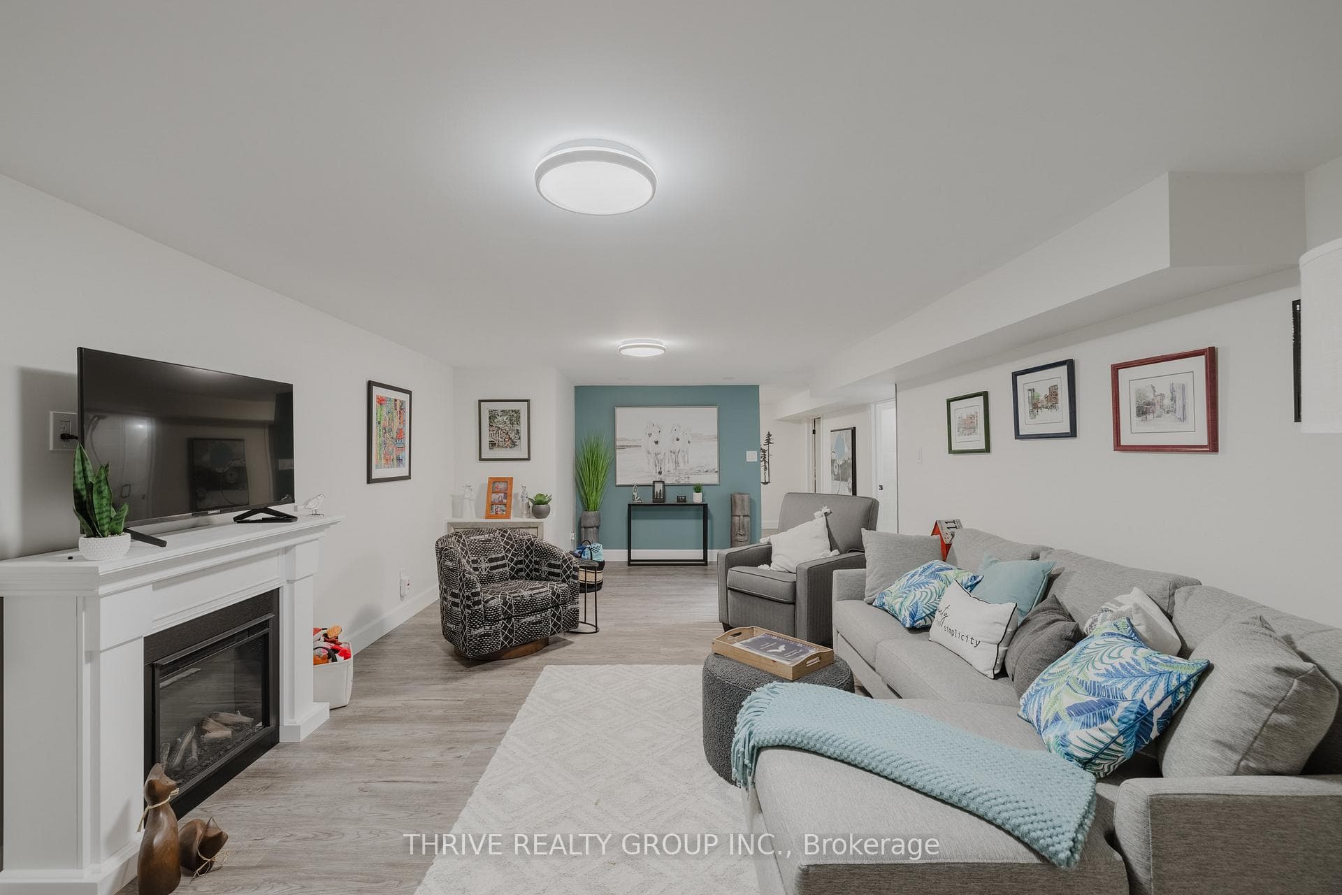 112 Downing Crescent photo 22