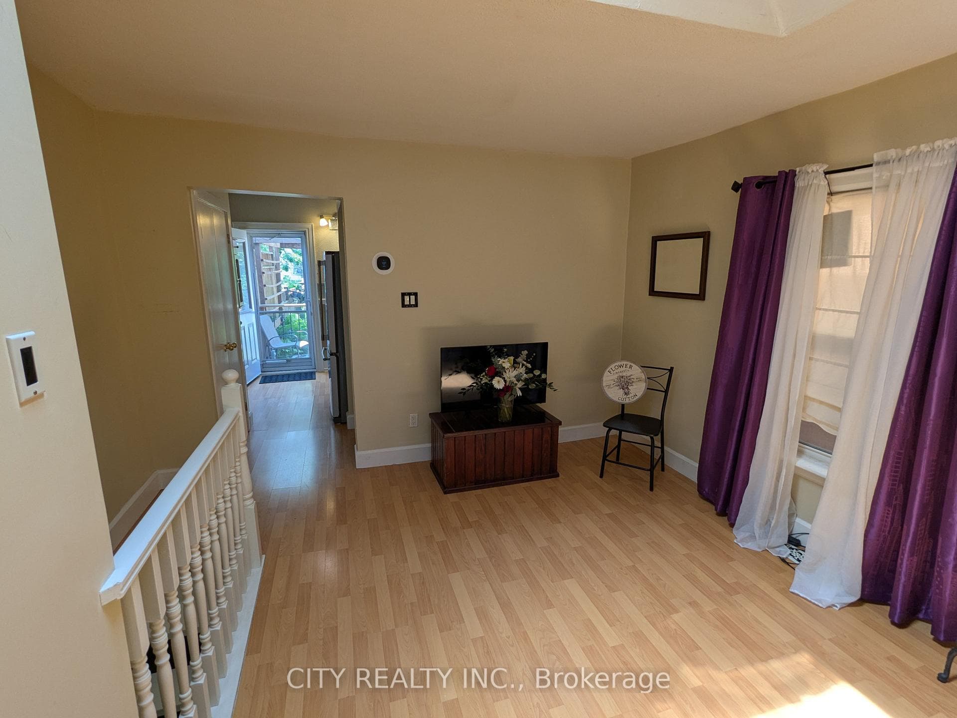 54 Grandville Avenue photo 9