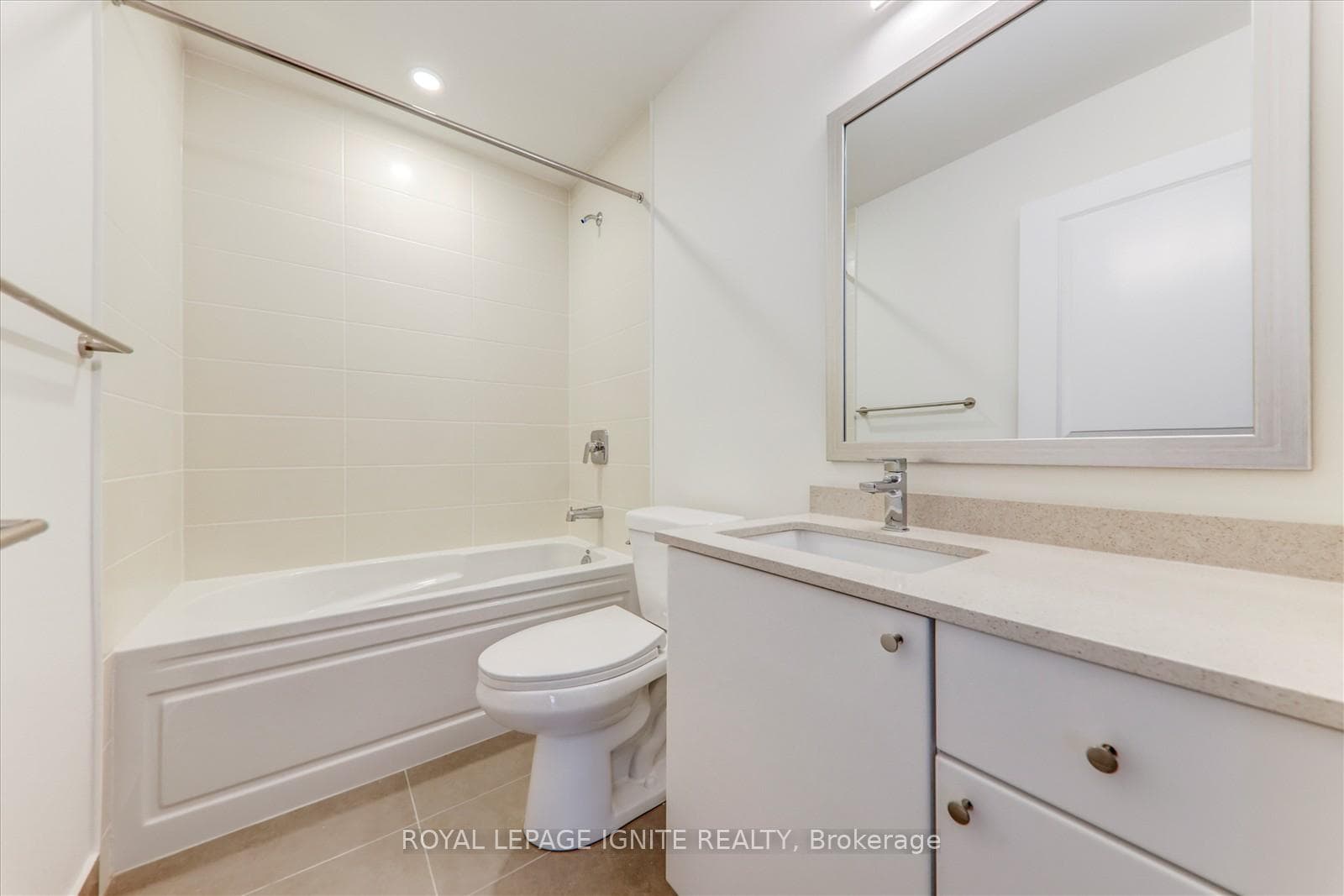 3260 Sheppard Avenue Unit 1802 photo 8