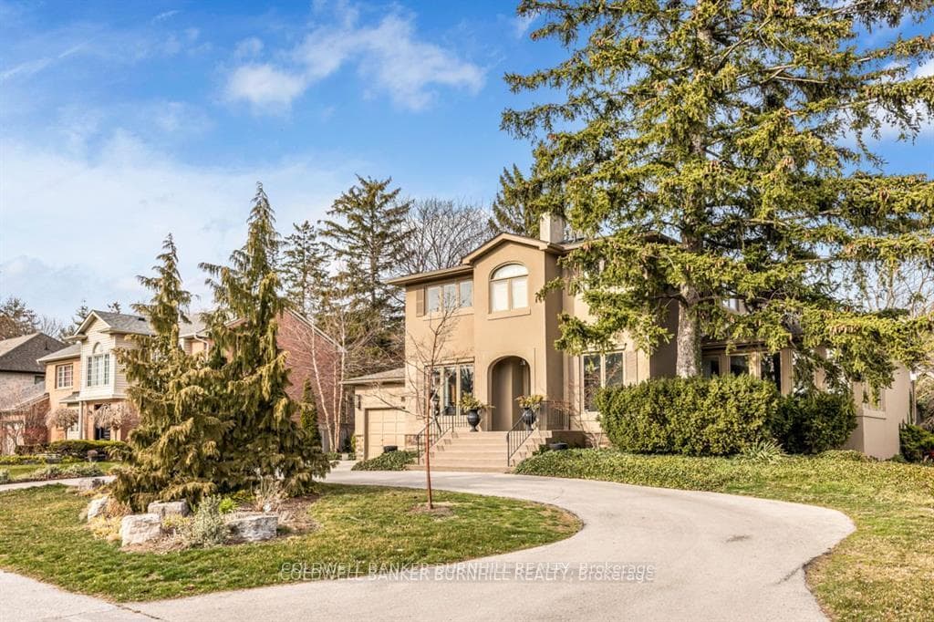 895 Park Avenue photo 2