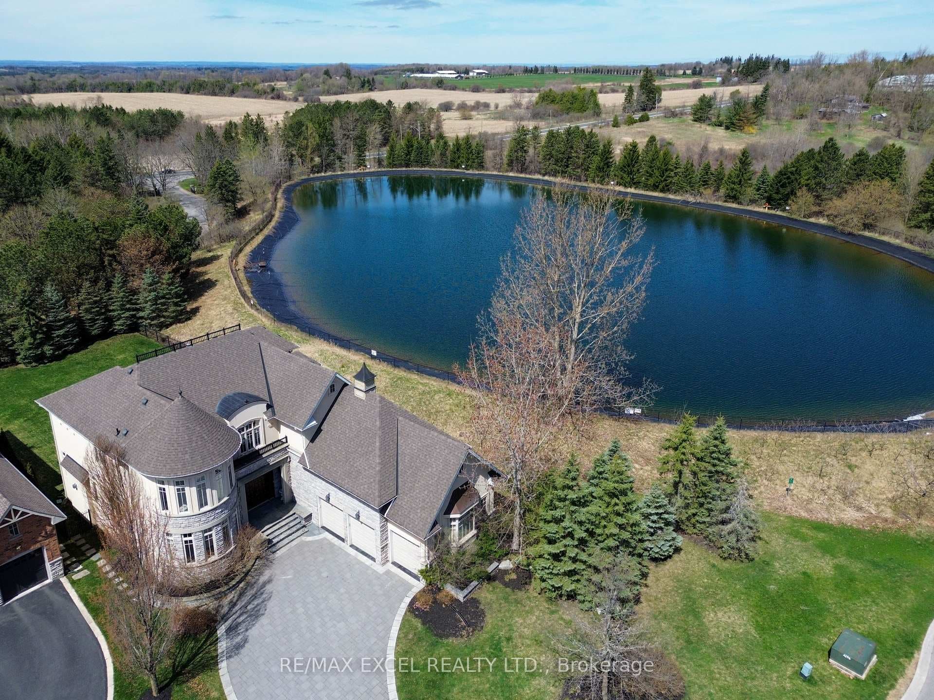 8 Country Club Drive photo 2