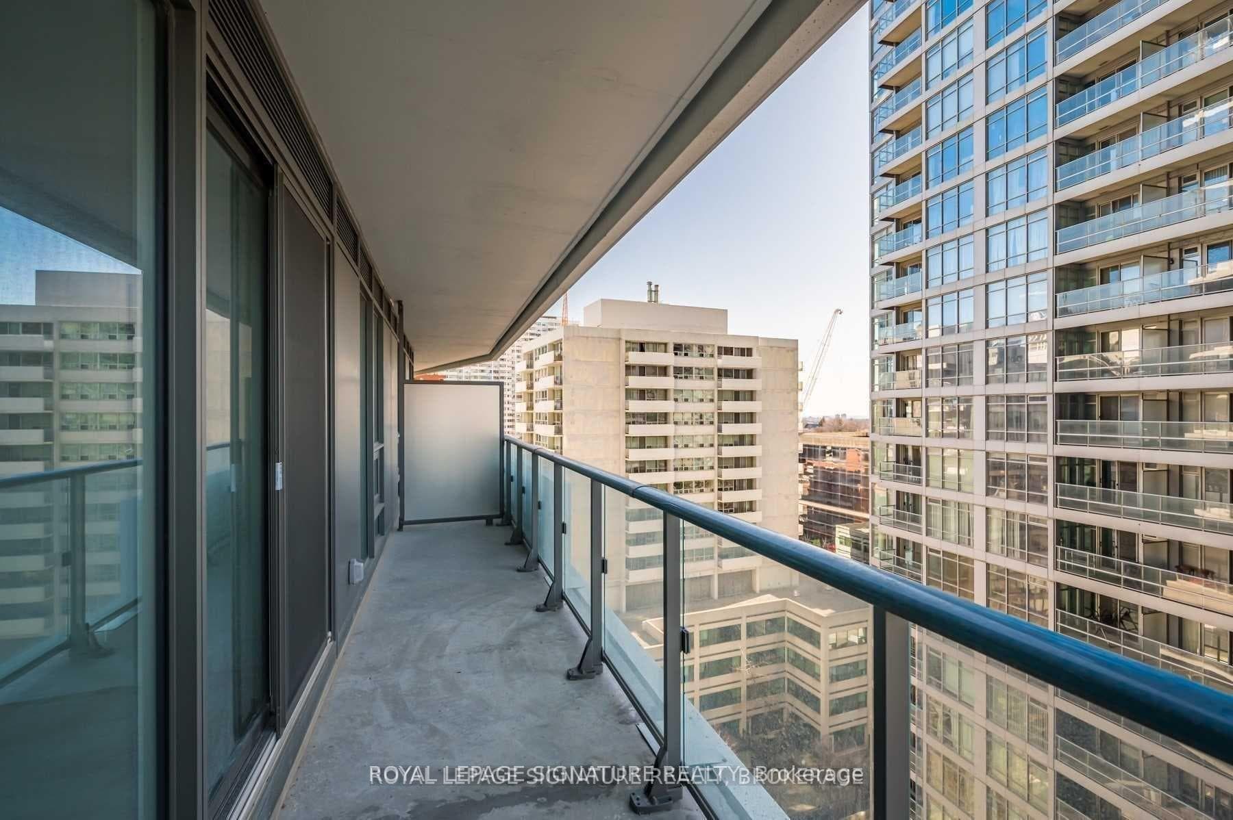 2221 Yonge Street Unit 1506 photo 20