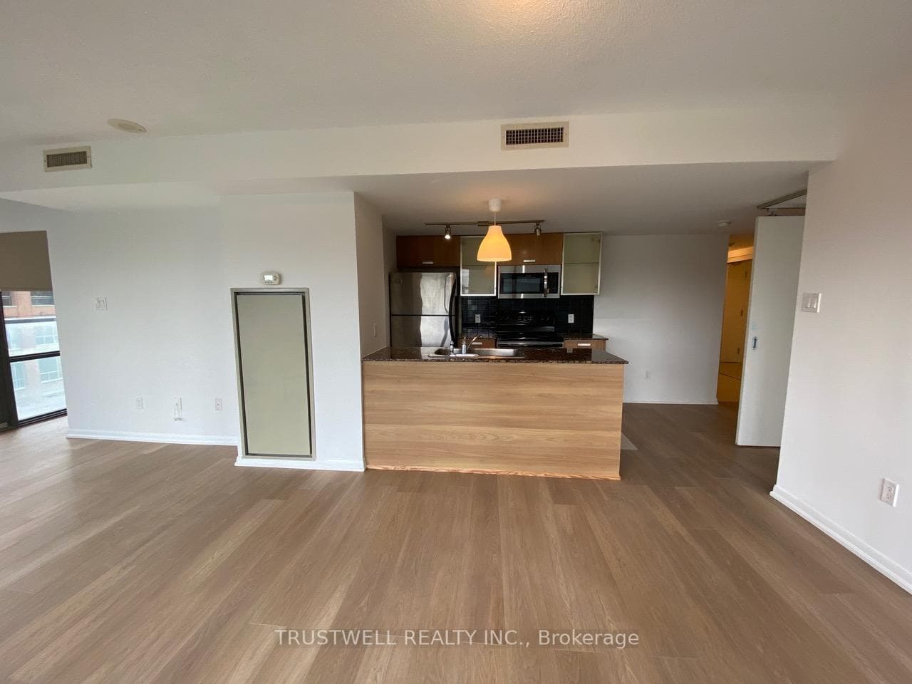 37 Grosvenor Street Unit 1503 photo 13