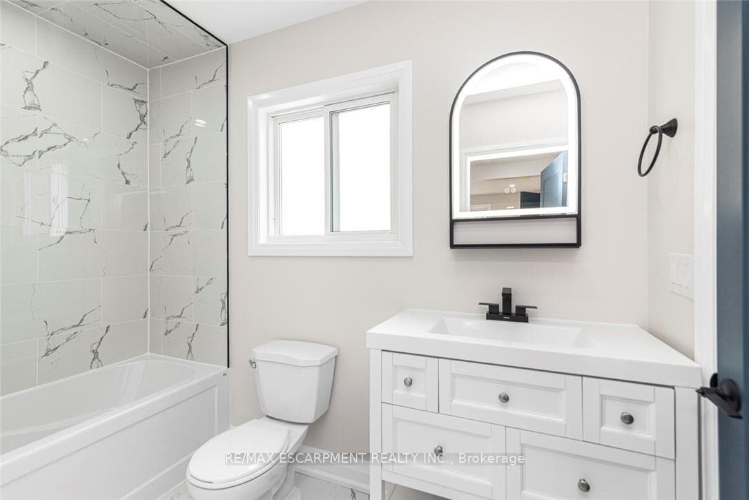 588 Barnaby Street photo 17