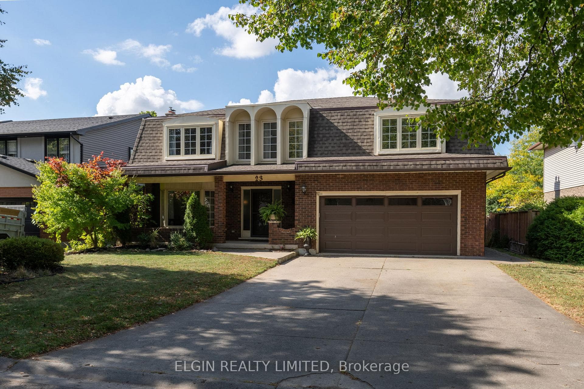 23 Farmington Crescent photo 2