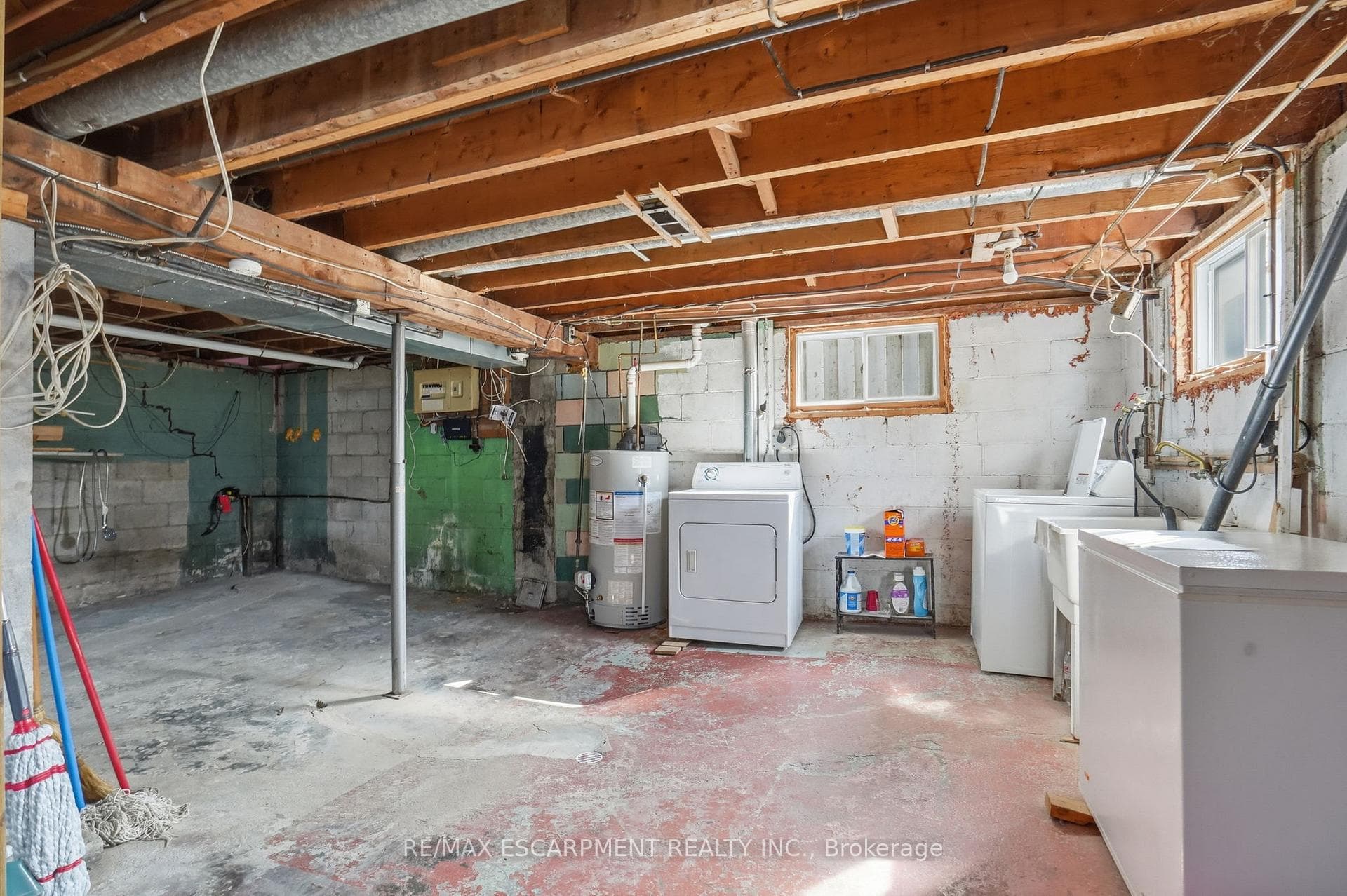 560 STONE CHURCH Road photo 29