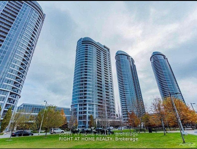 151 Village Green Square Unit 2702 photo 2