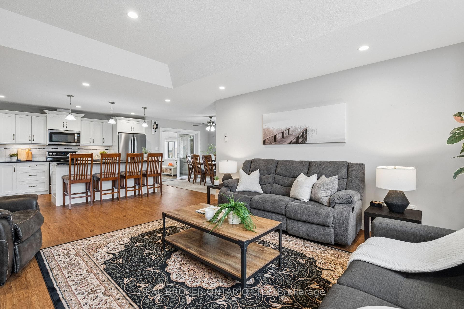 480 Grand Trunk Street photo 15