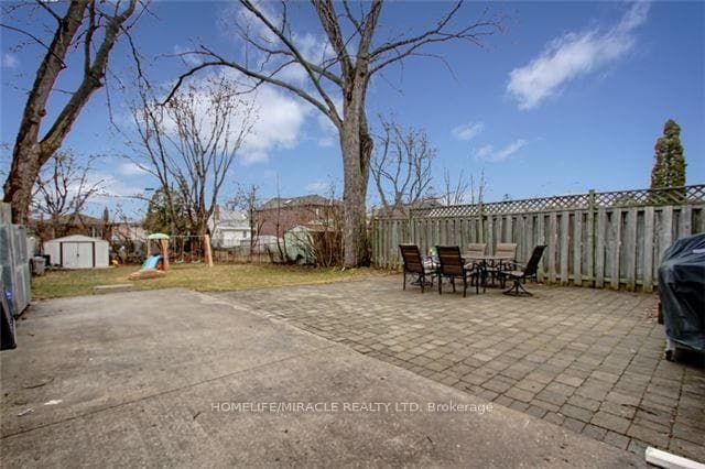 1058 Alexandra Avenue Unit Upper photo 9