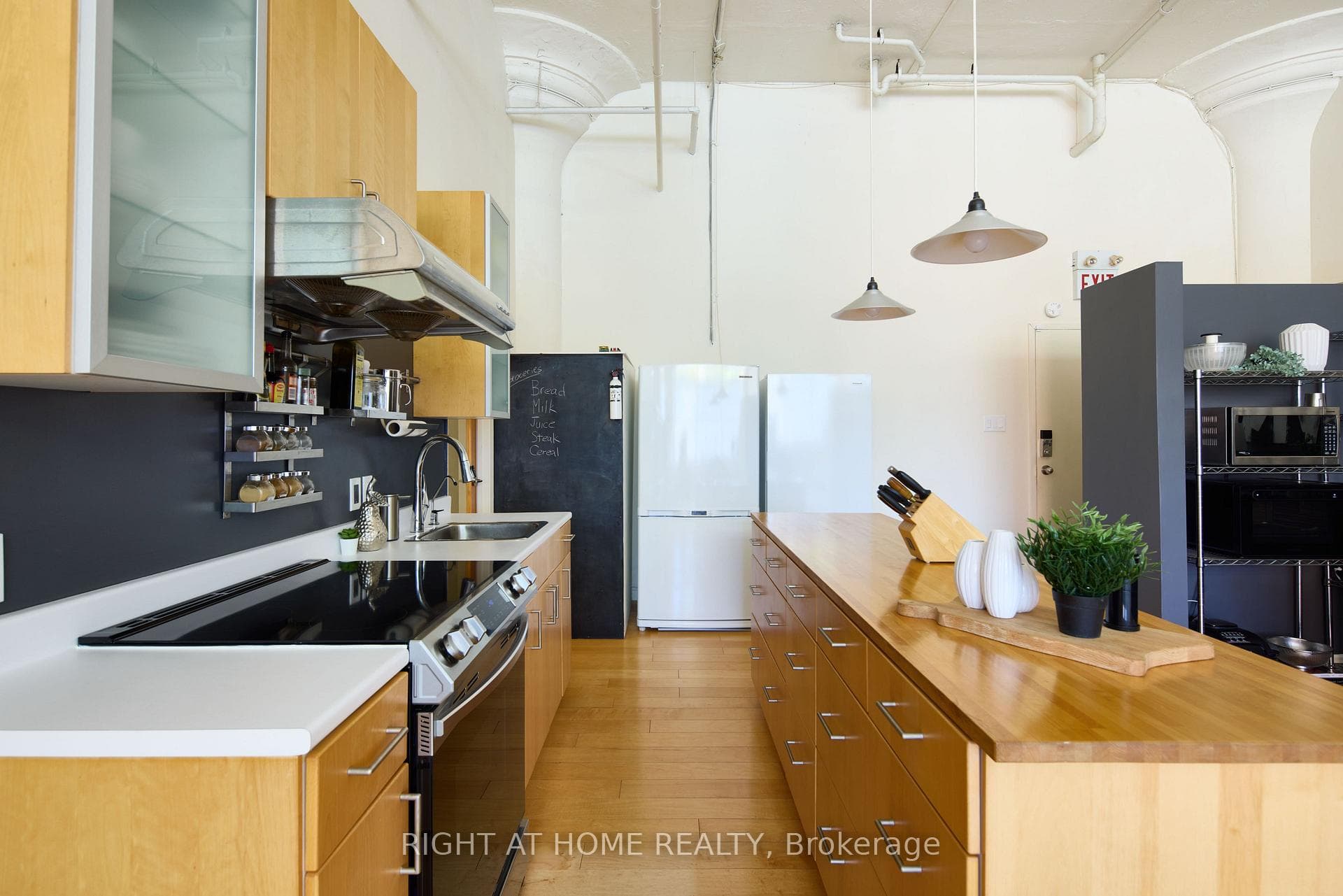 245 Carlaw Avenue Unit 206 photo 6