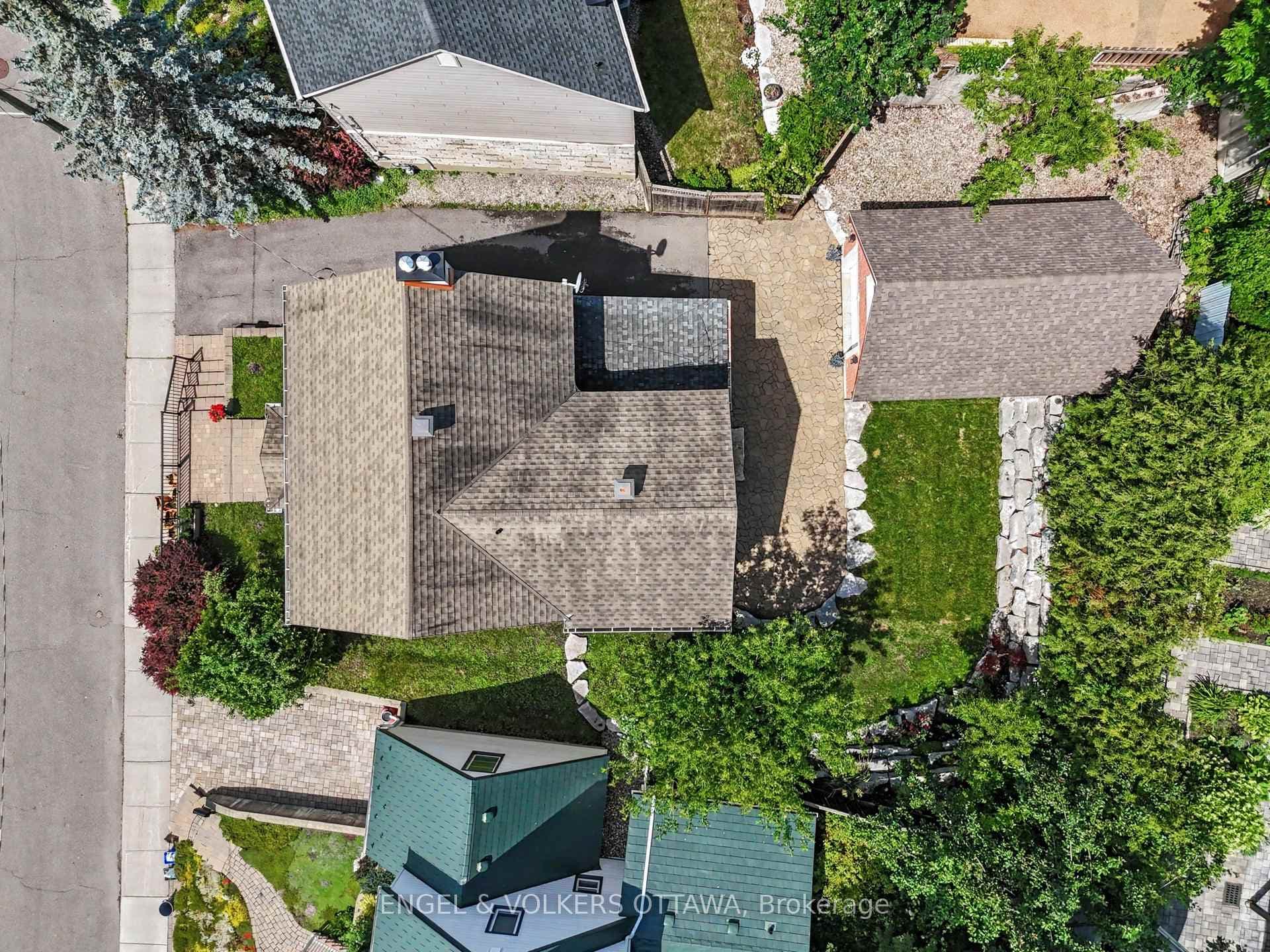 101 Ivy Crescent photo 33