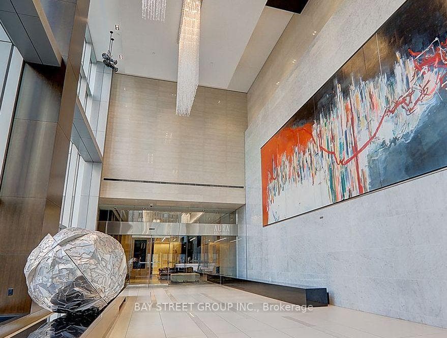 386 Yonge Street Unit 3813 photo 2