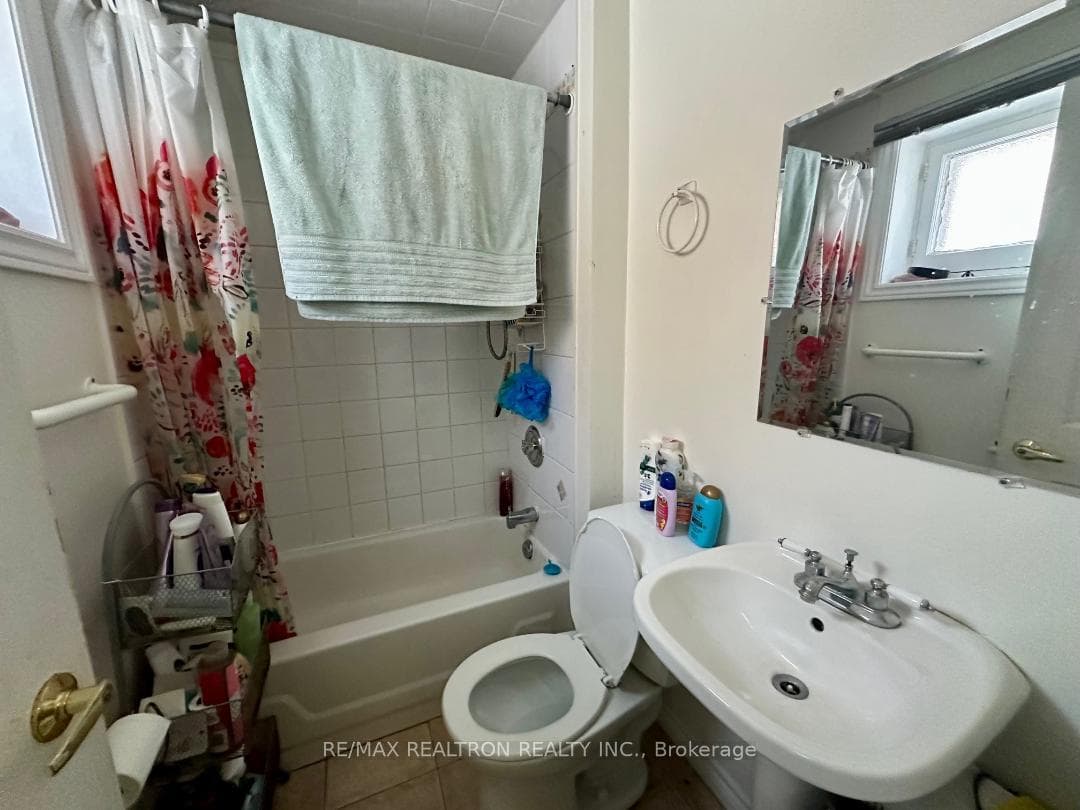 8 Wendy Crescent photo 19