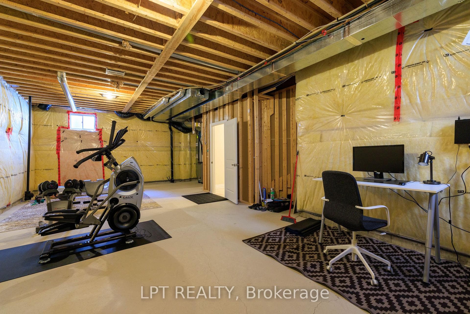 113 Burns Boulevard photo 34