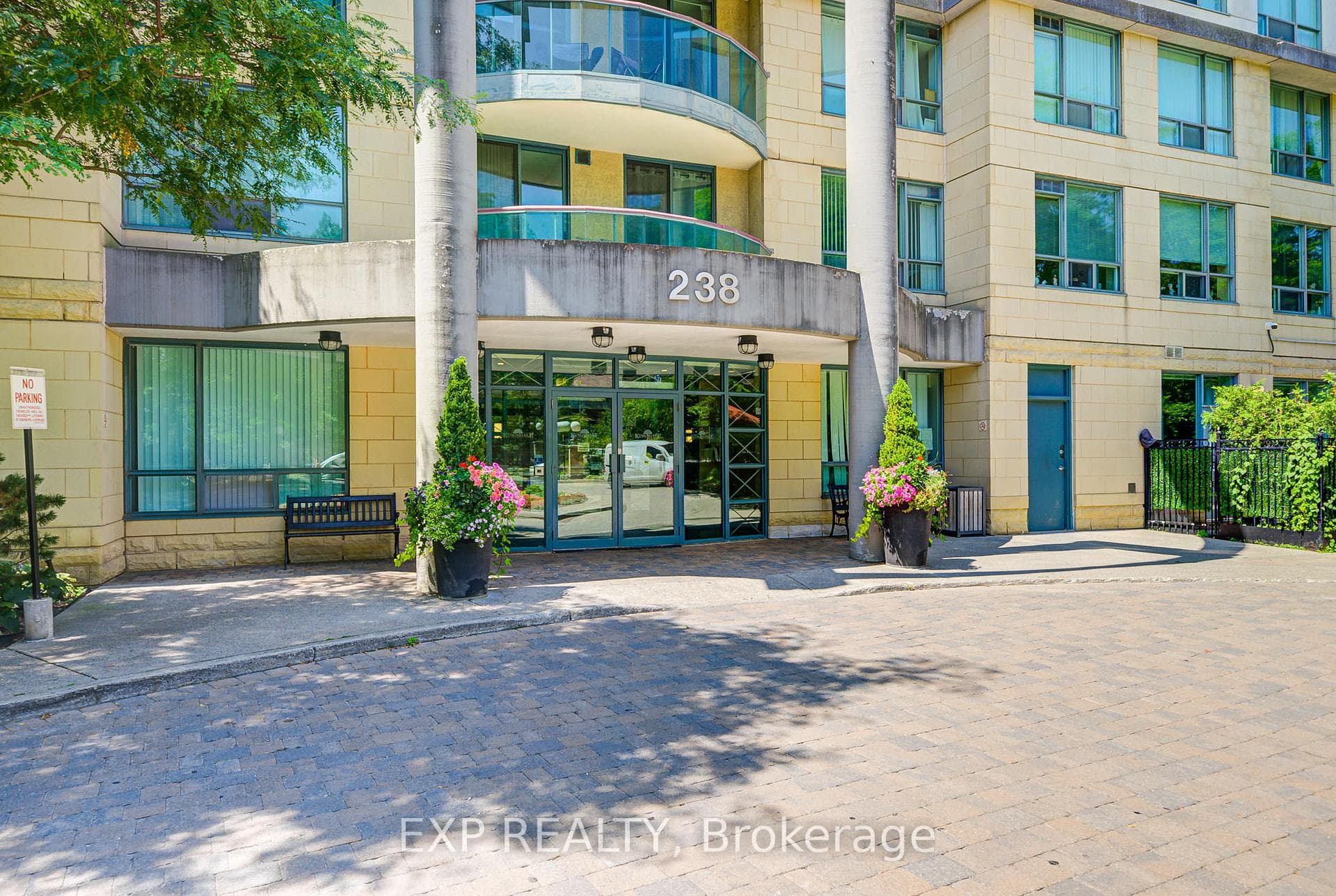 238 Doris Avenue Unit 605 photo 3