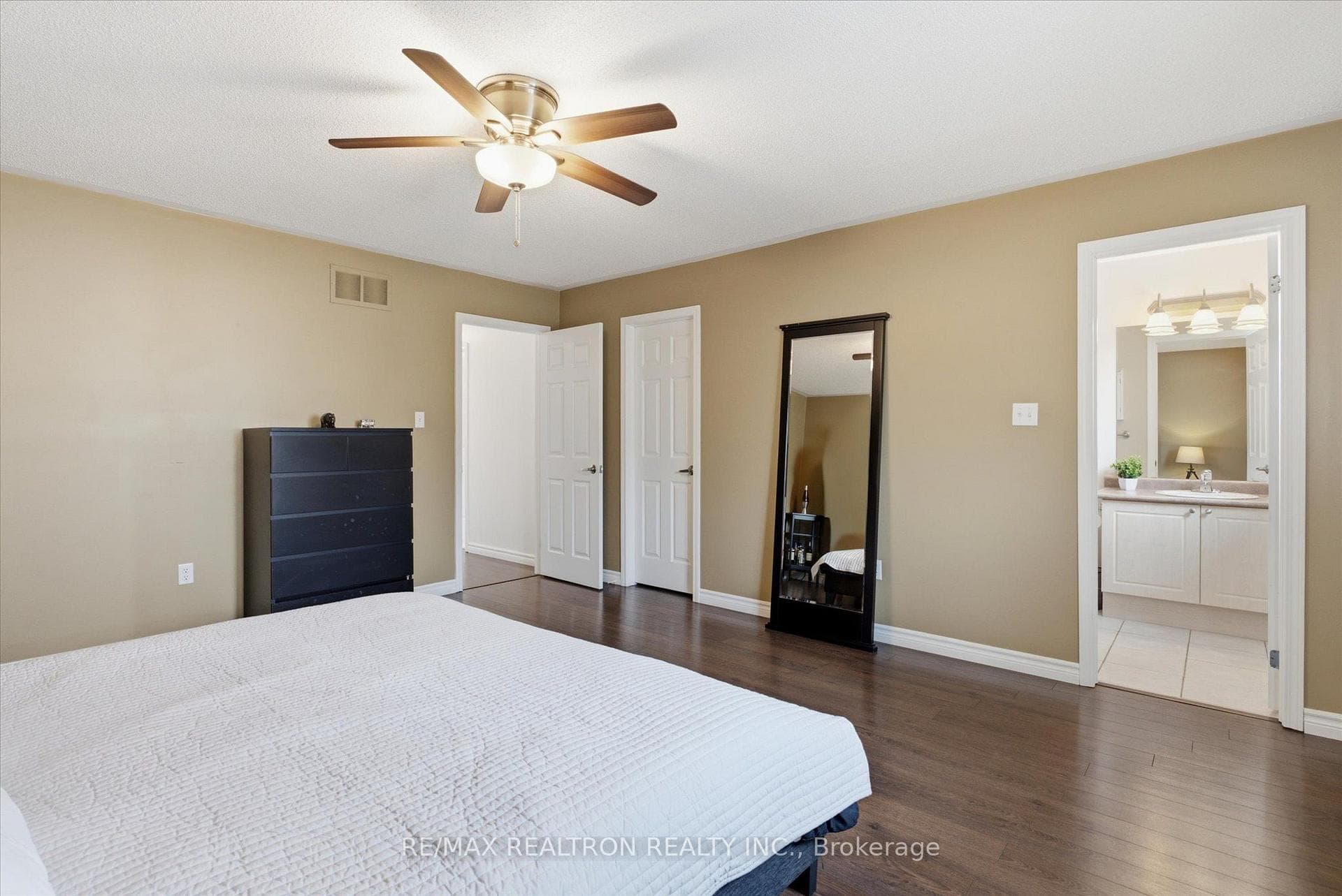 78 Hutton Place photo 27