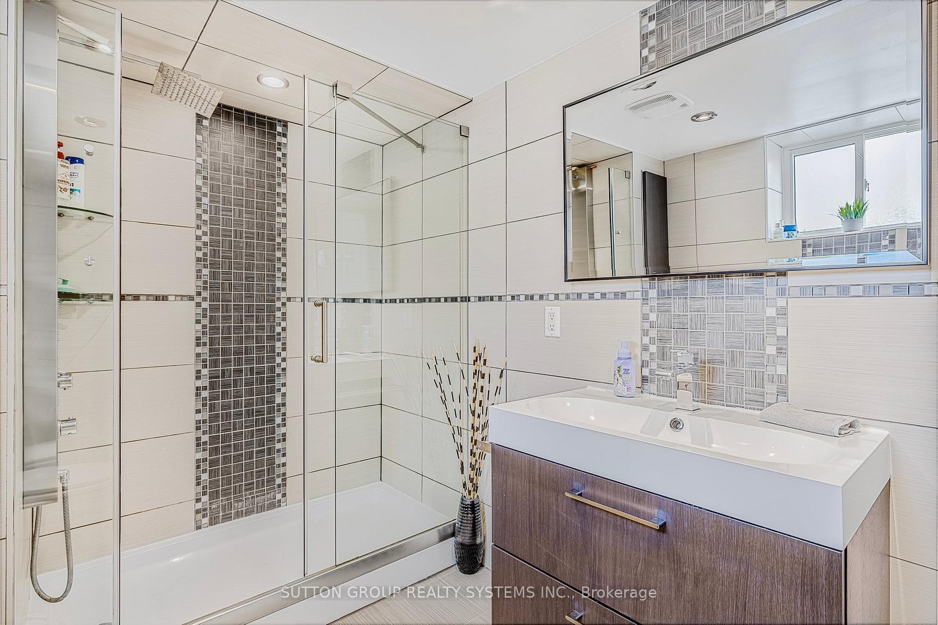 85 Kane Avenue photo 23