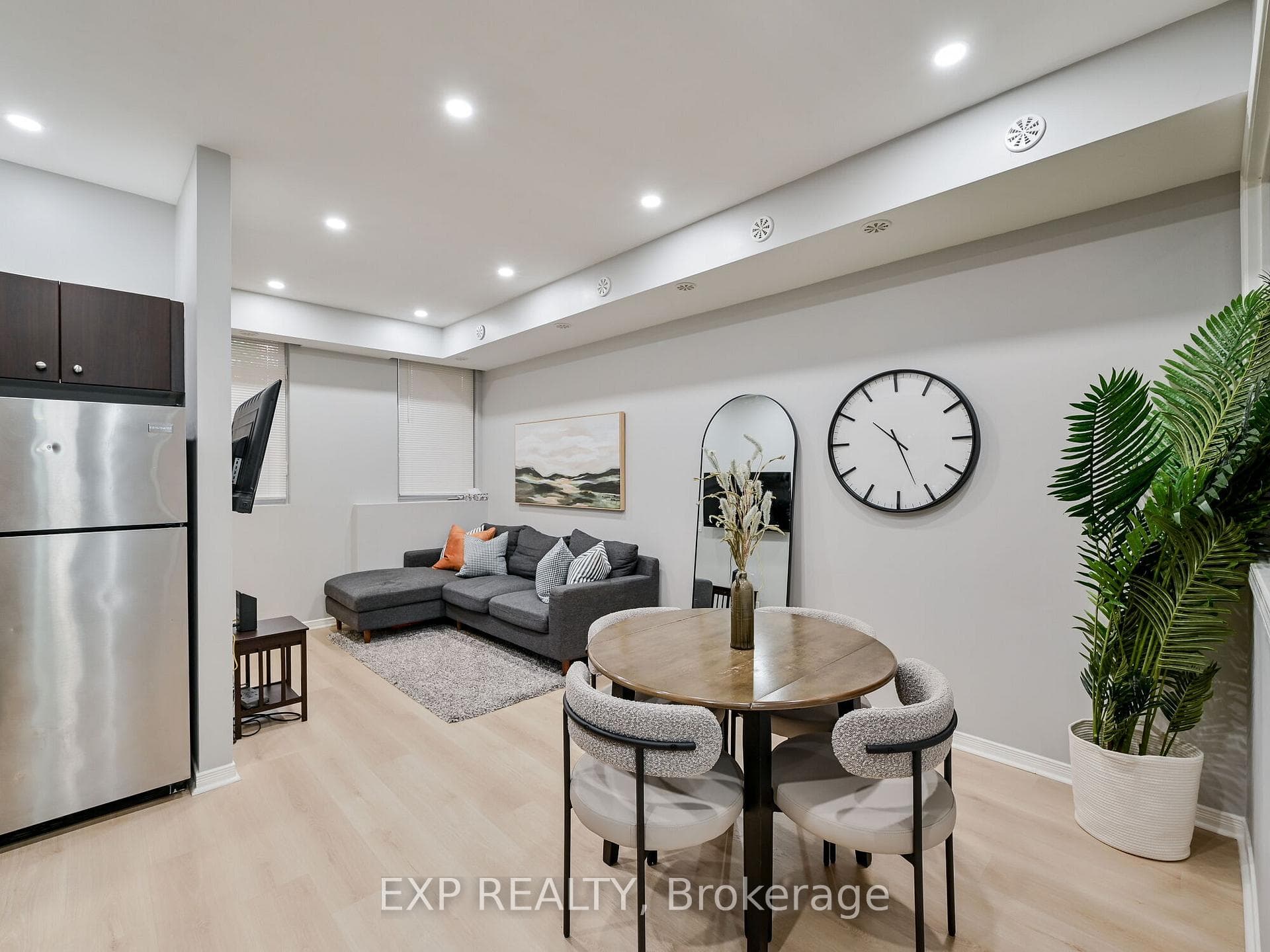 68 Winston Park Boulevard Unit 8 photo 12