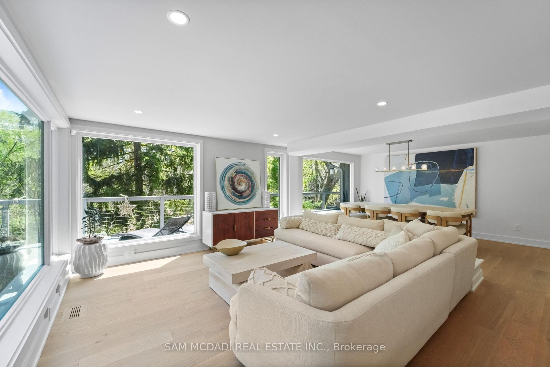 1273 Queen Victoria Avenue photo 11