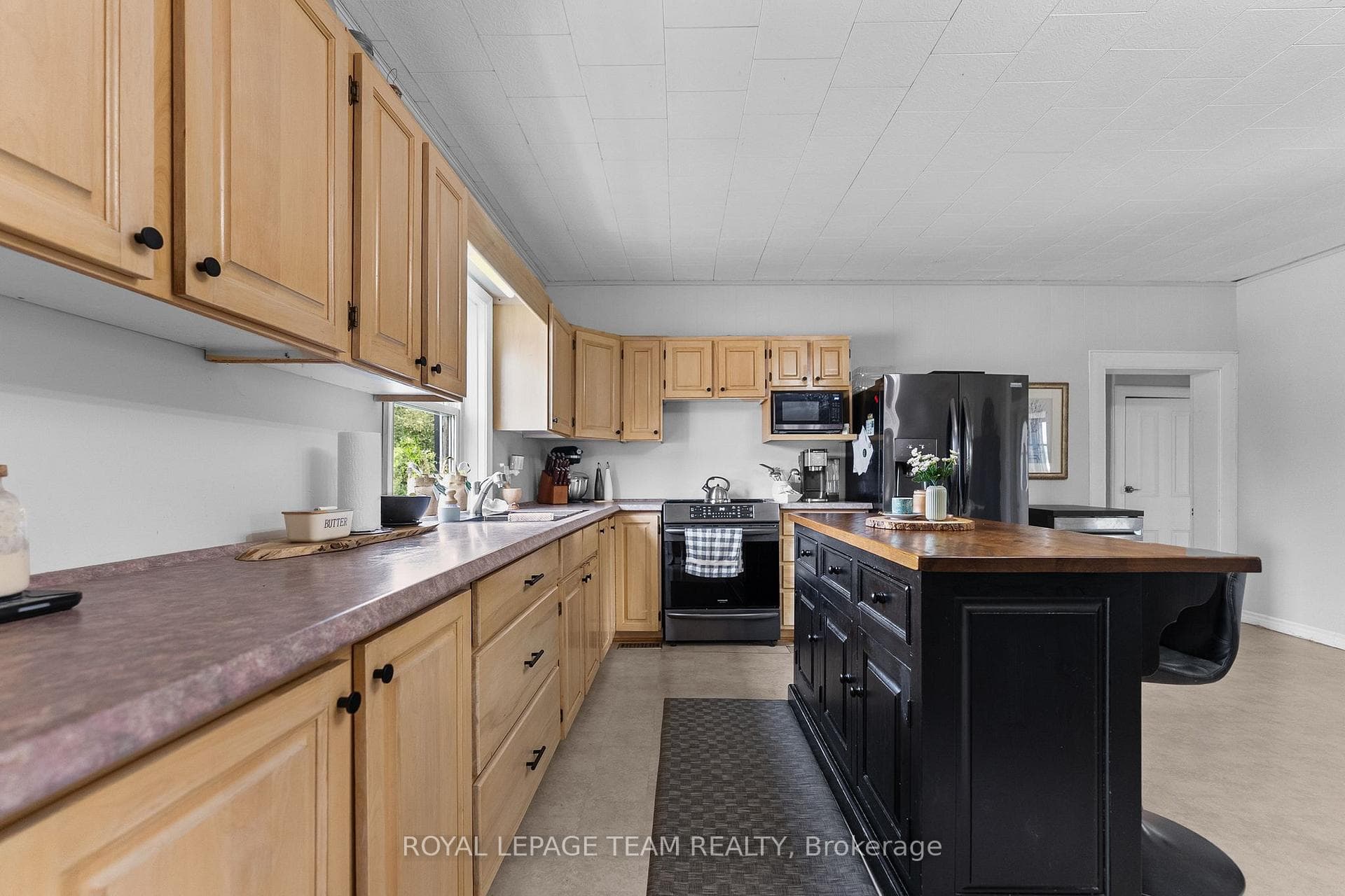 620 Yantha Road Unit A photo 22