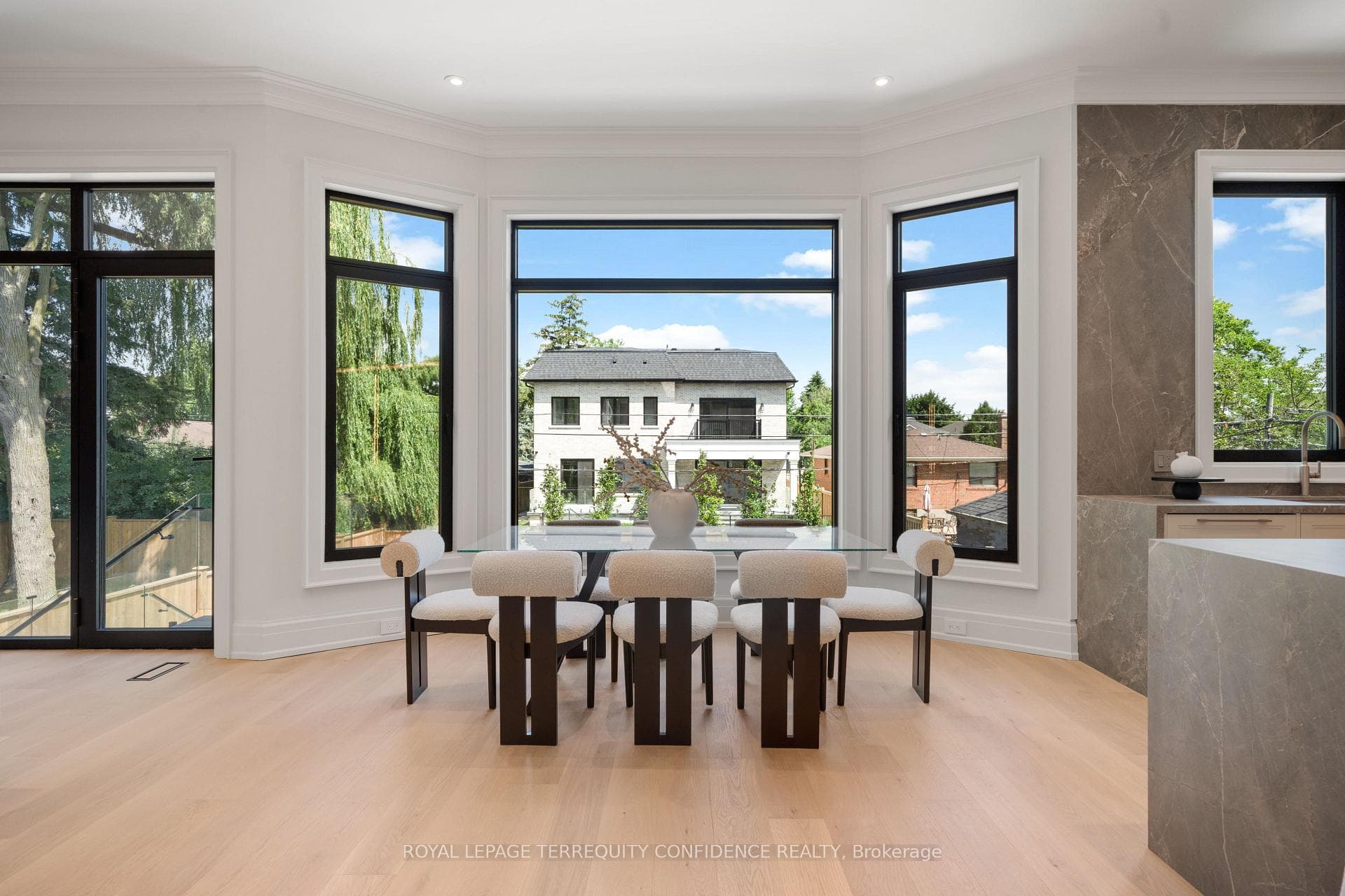 272 Horsham Avenue photo 15