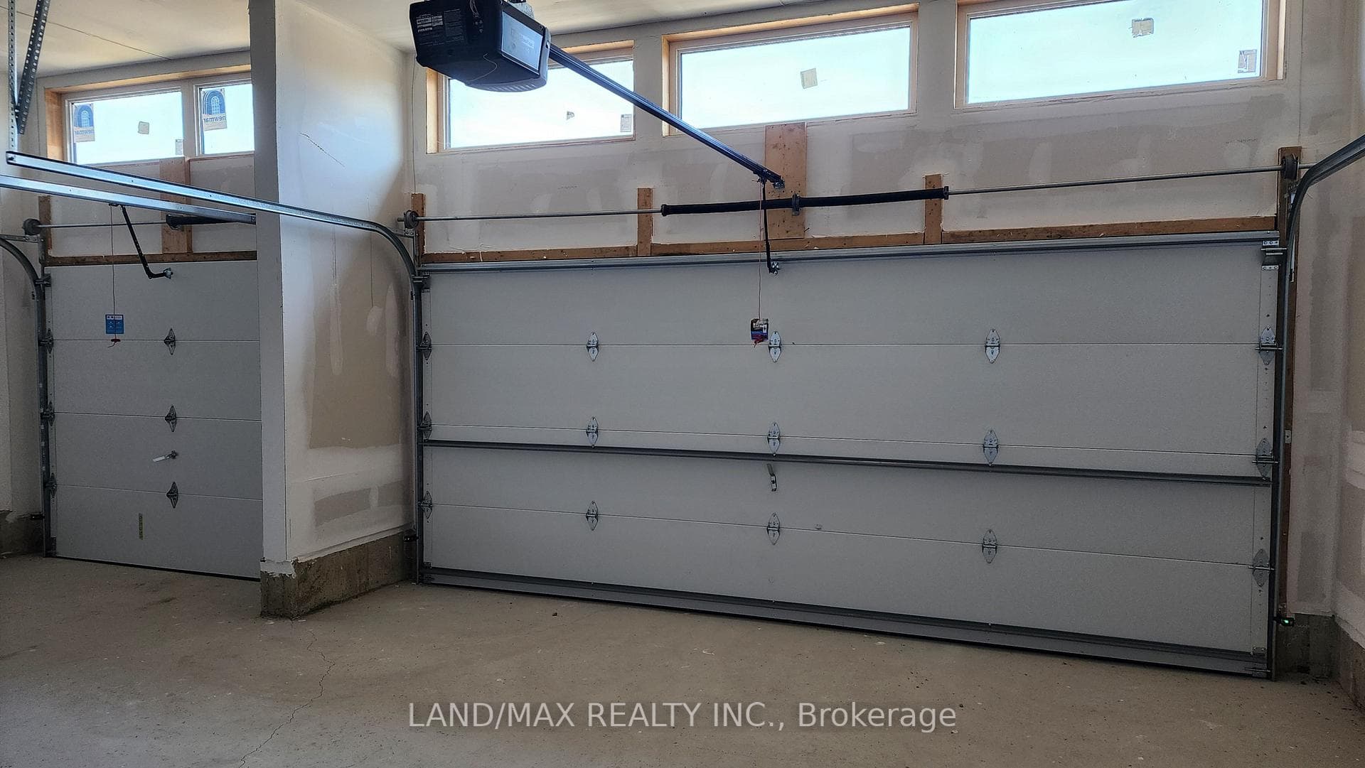 3187 Searidge Street photo 25