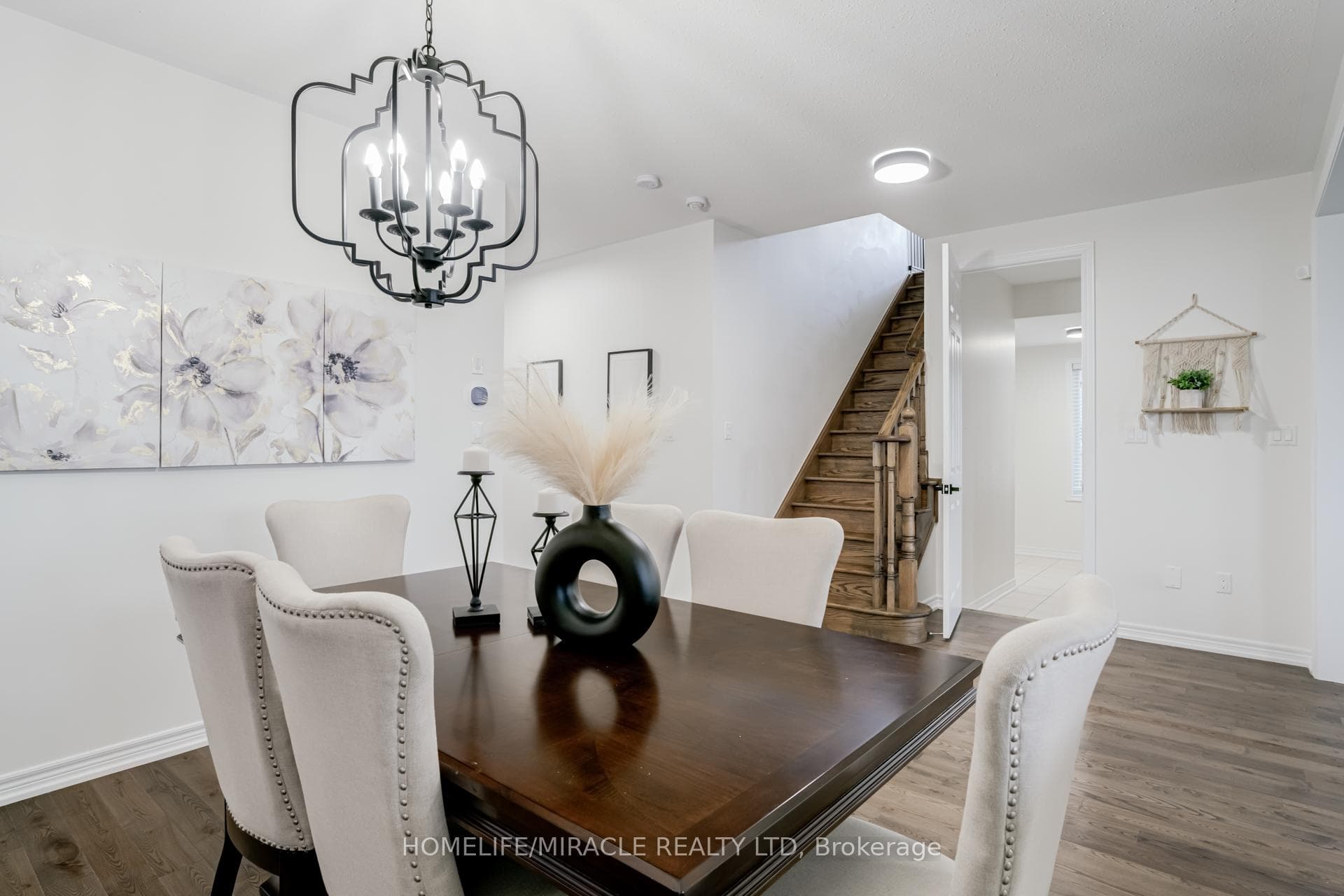 30 Atkinson Crescent photo 8