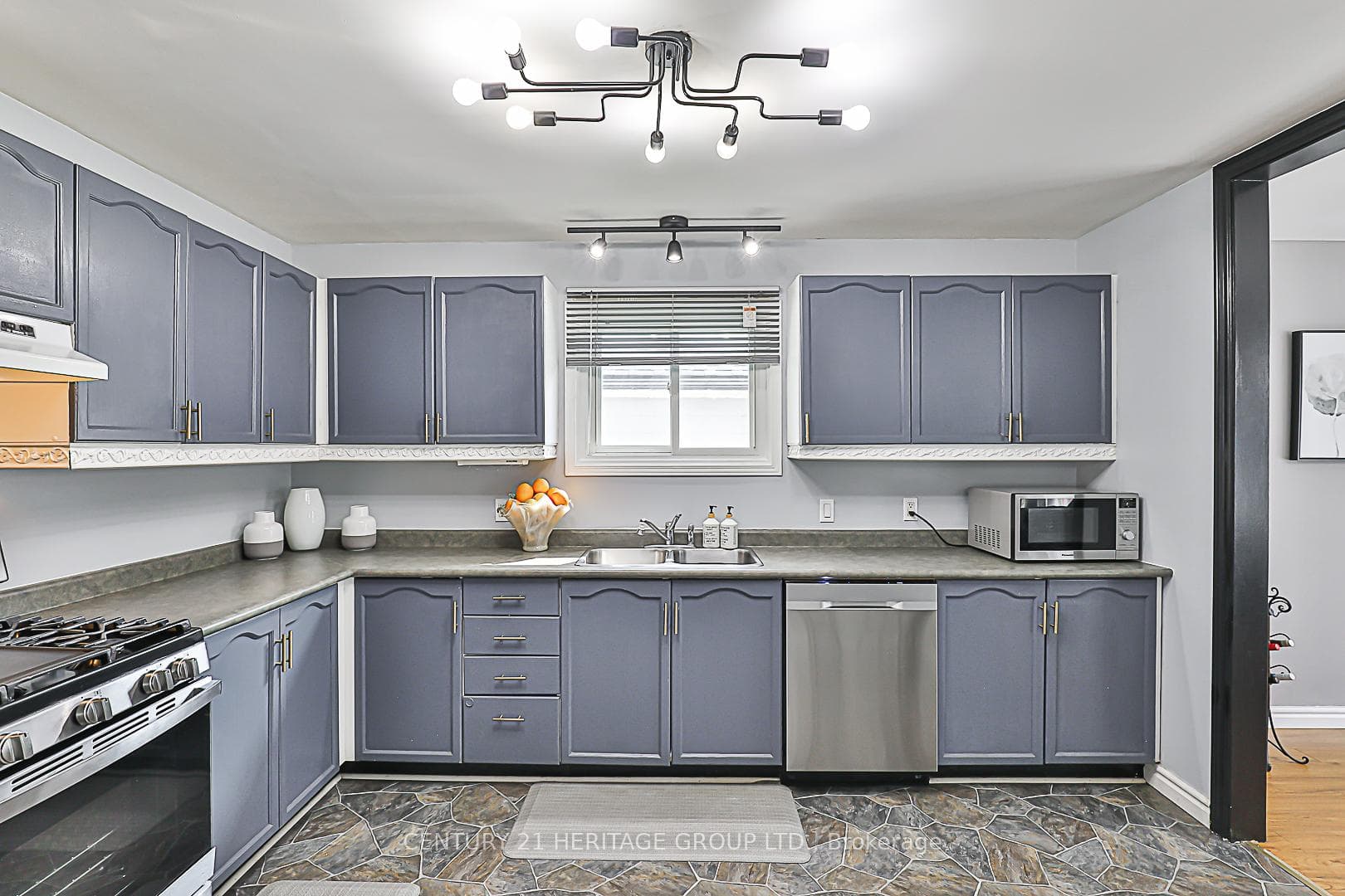 150 Bayview Avenue photo 12
