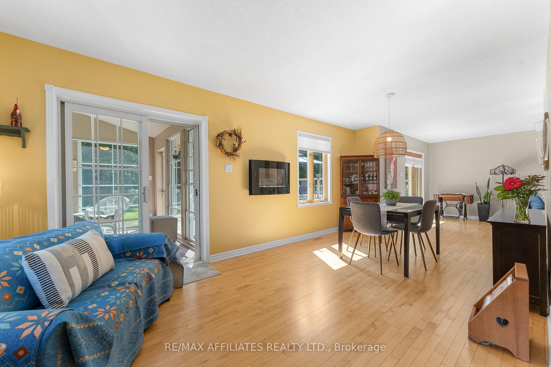 Dining Room w/Tons of Natural light