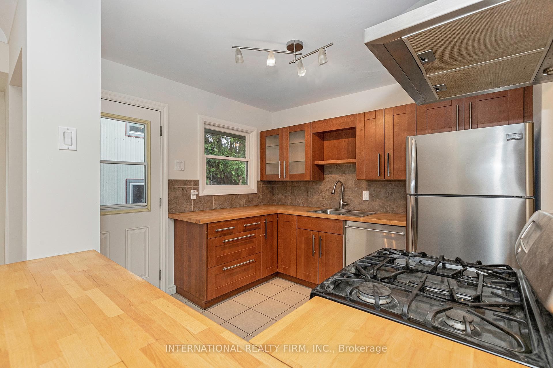 323 Lanark Avenue photo 14