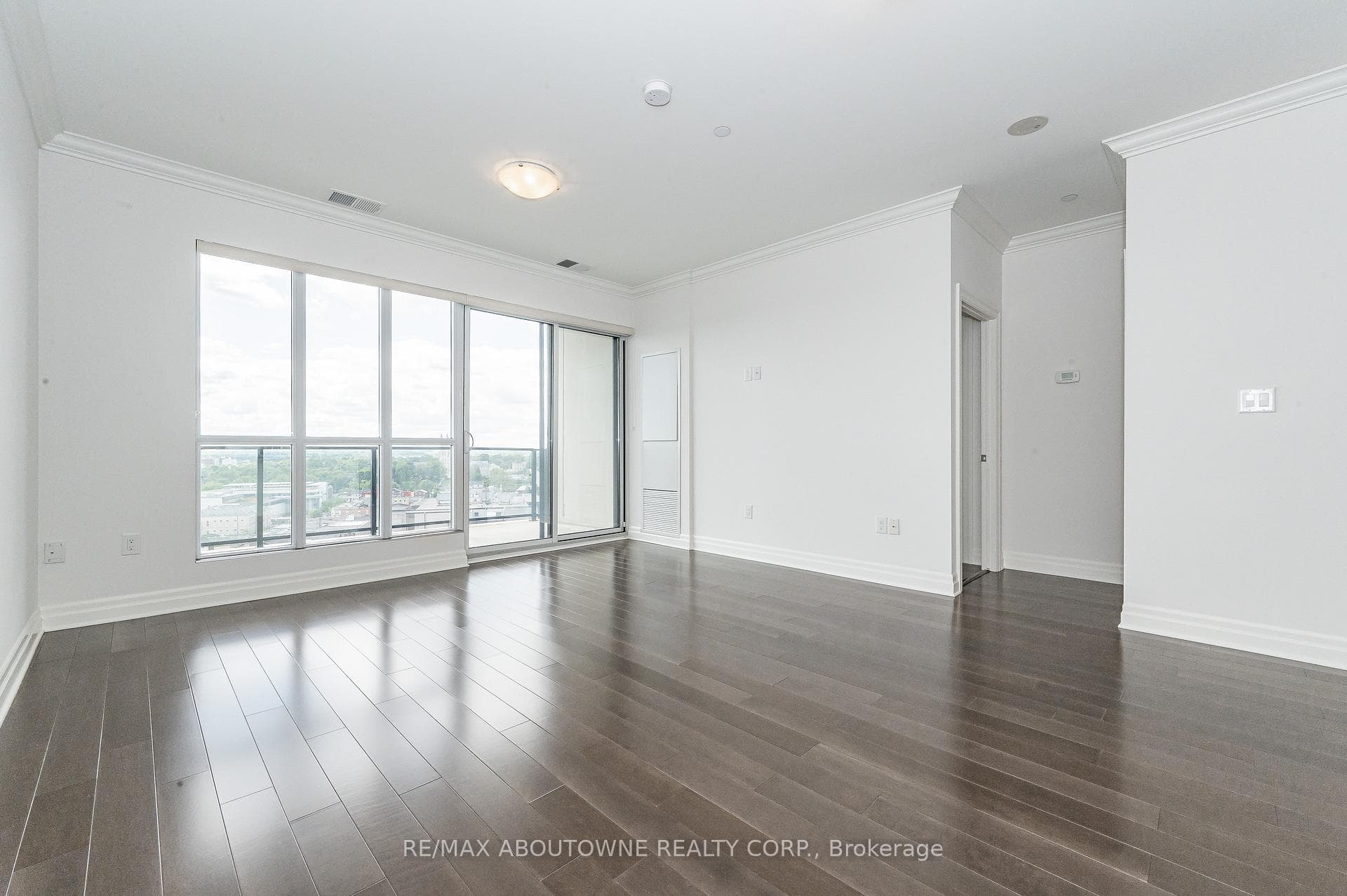 160 Macdonell Street Unit 1608 photo 2