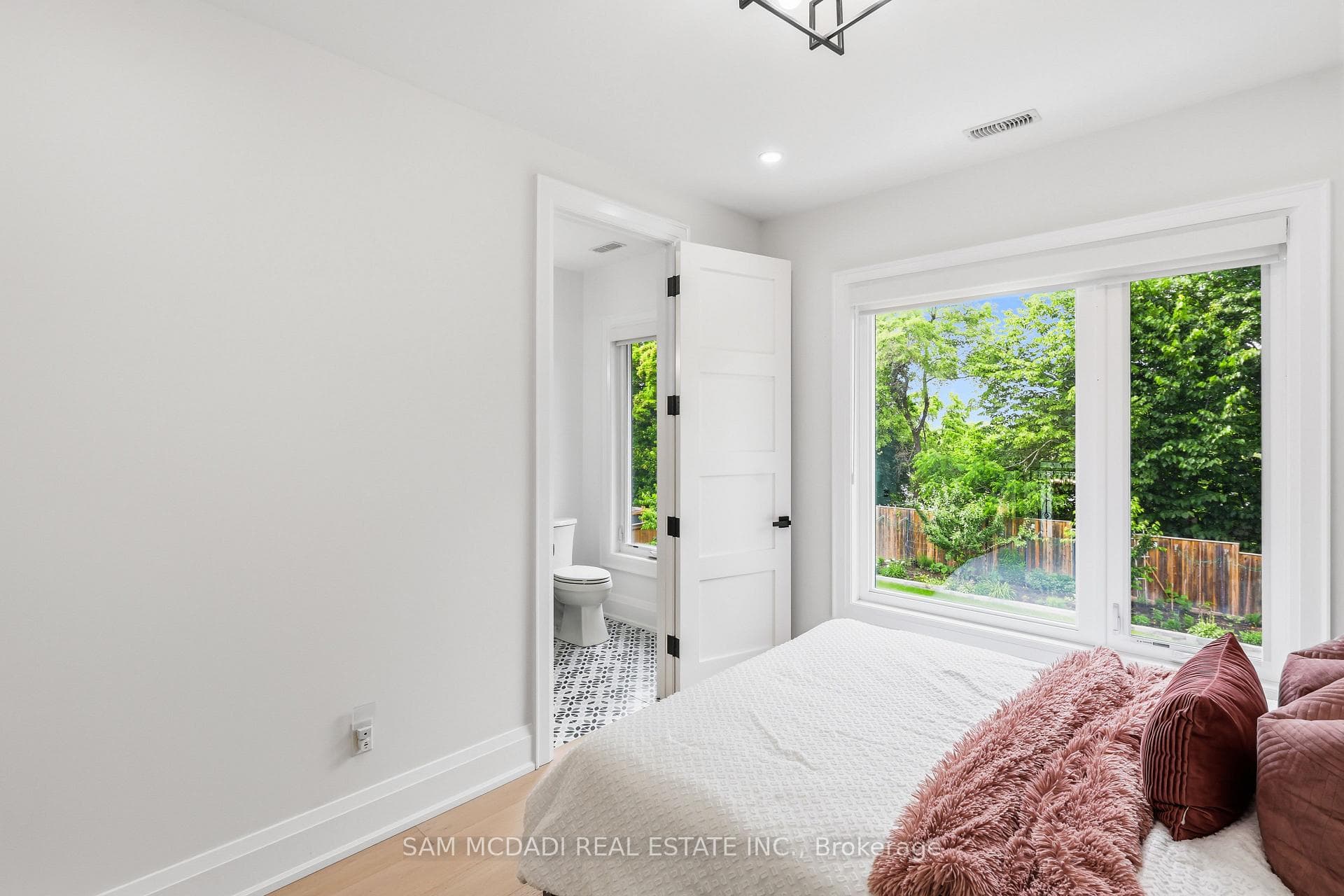 1750 Lincolnshire Boulevard photo 31
