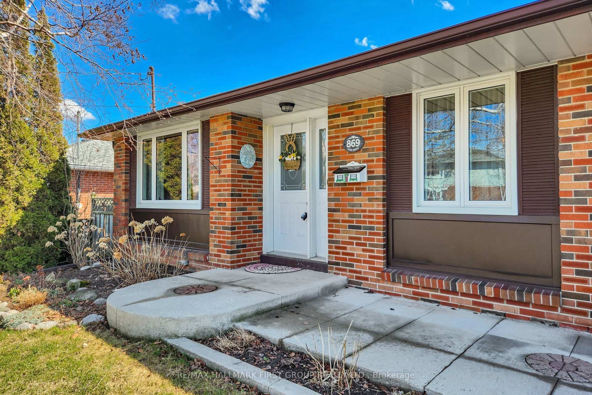 869 Vicki Drive photo 3