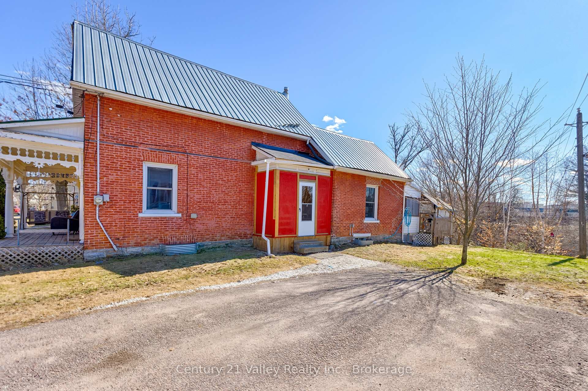 442 Moffat Street photo 36