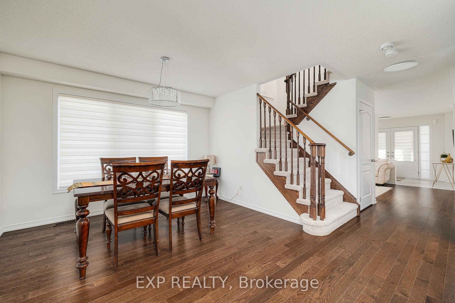 2344 Equestrian Crescent photo 6
