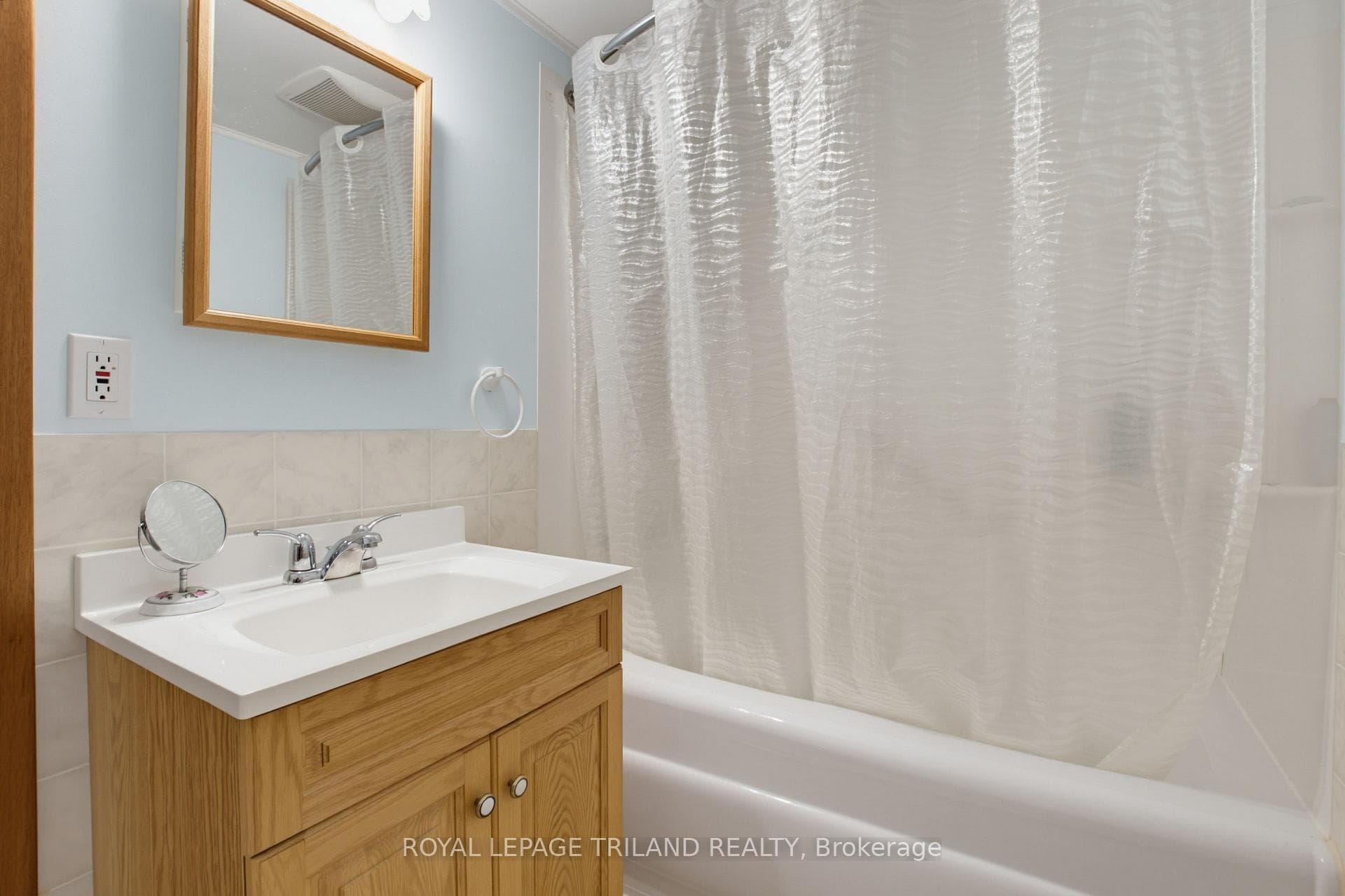 115 Champlain Crescent photo 20