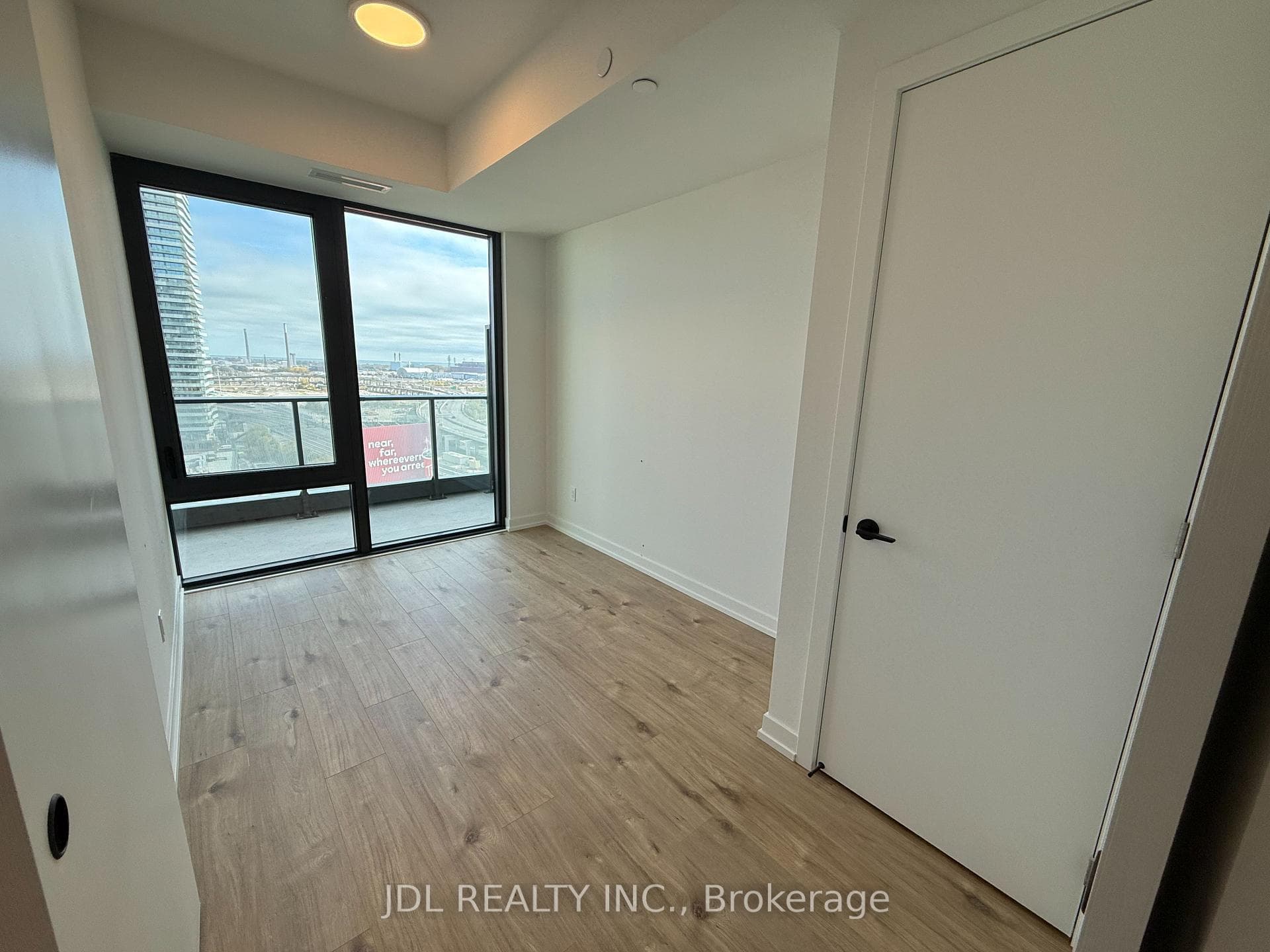 35 Parliament Street Unit 1614 photo 4