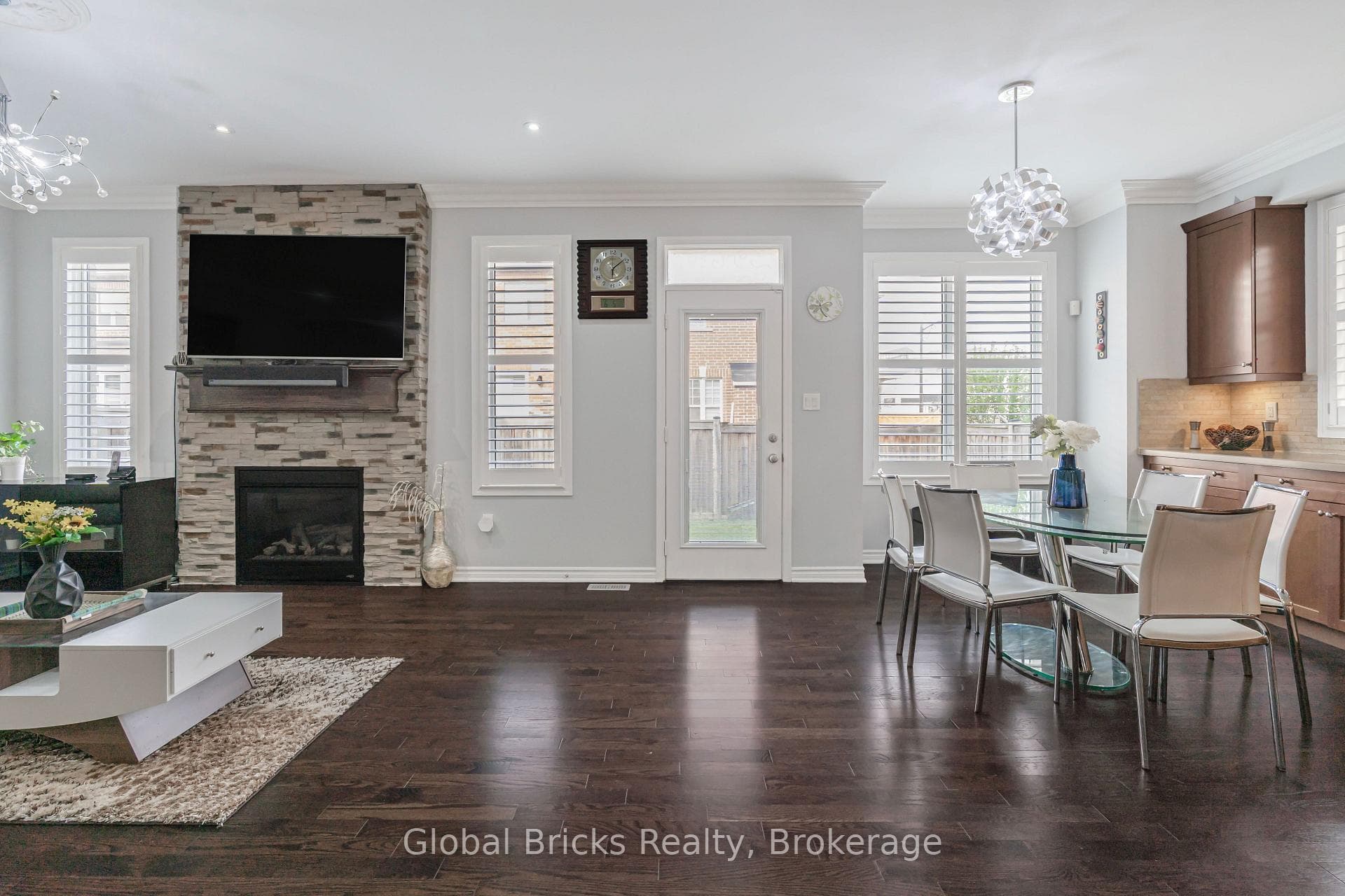 495 Blinco Terrace photo 20