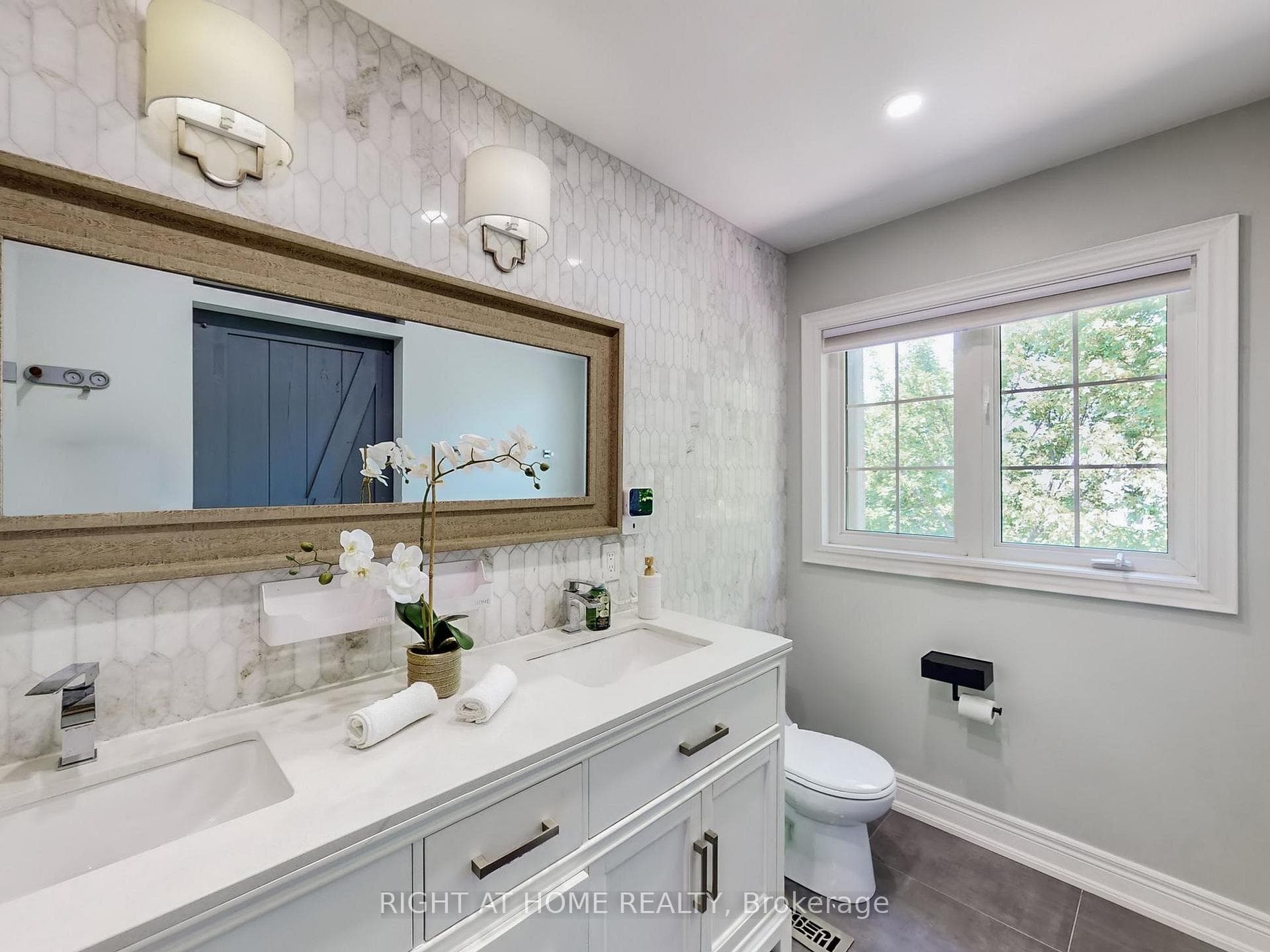 320 Ravineview Drive Unit 4 photo 18