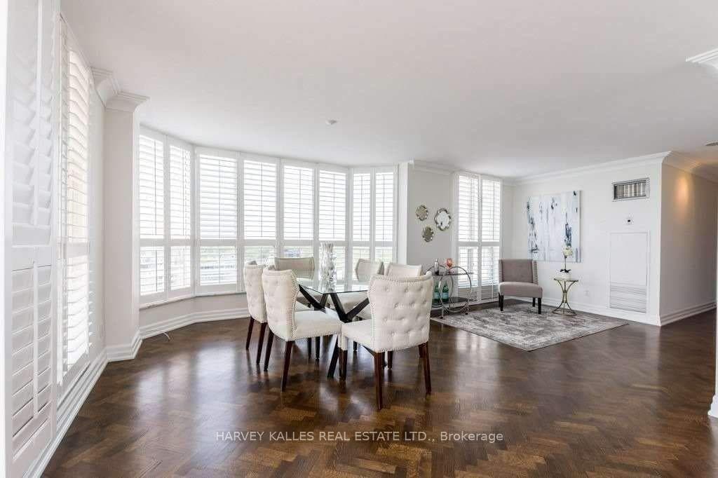 2285 Lake Shore Boulevard Unit 1402 photo 6