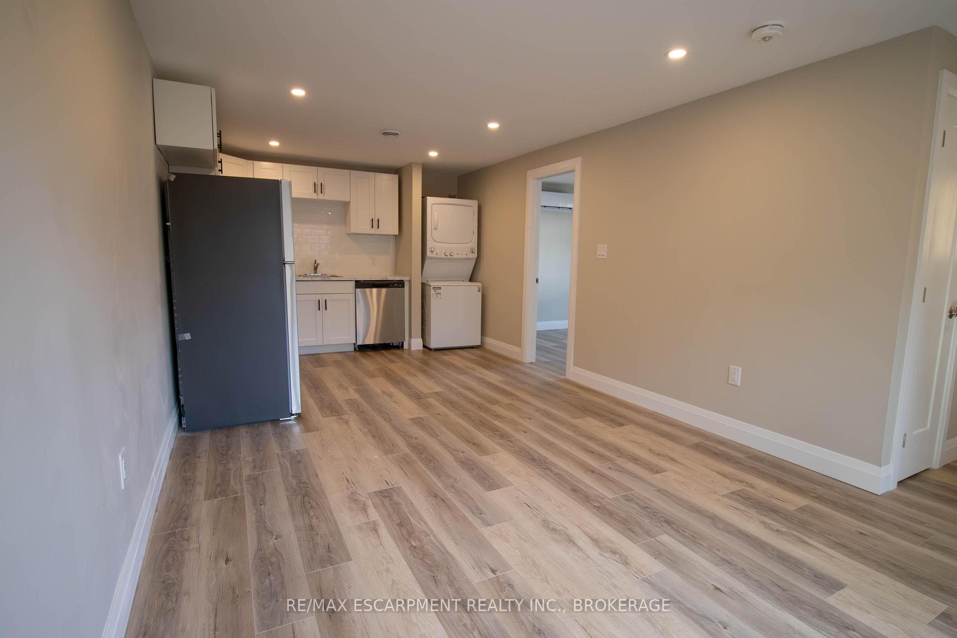 539 Woodlawn Road Unit 3 photo 3