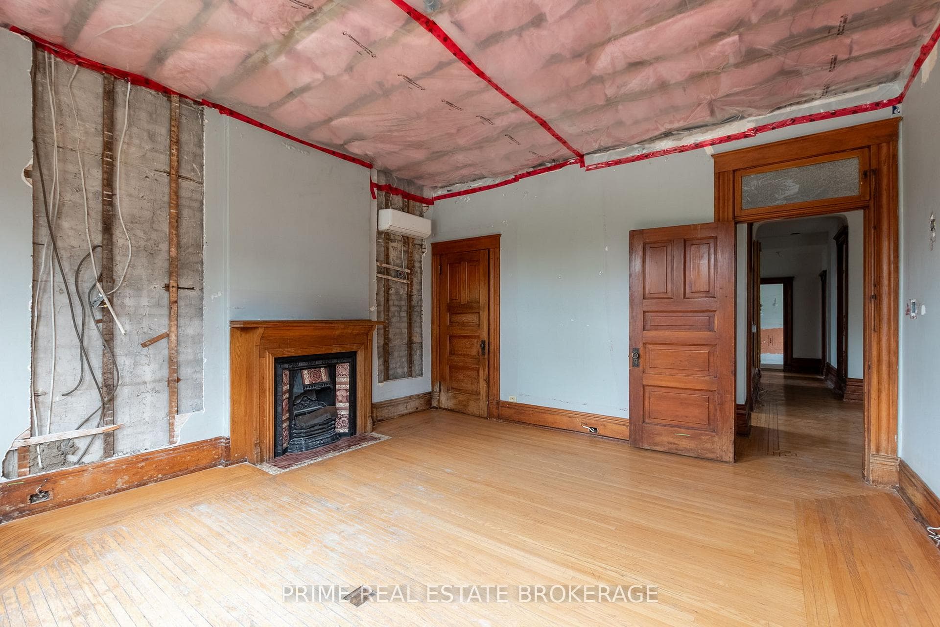 496 Waterloo Street photo 28