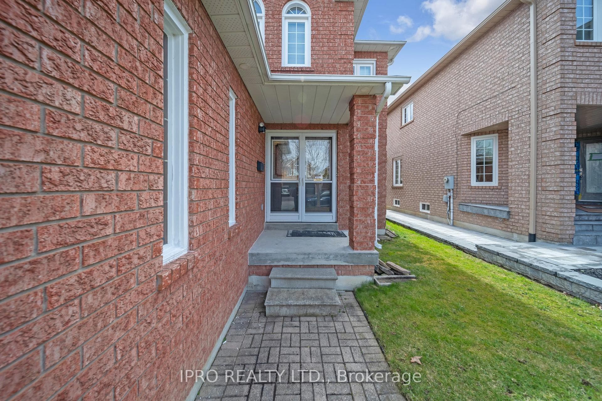 51 Tipton Crescent photo 4