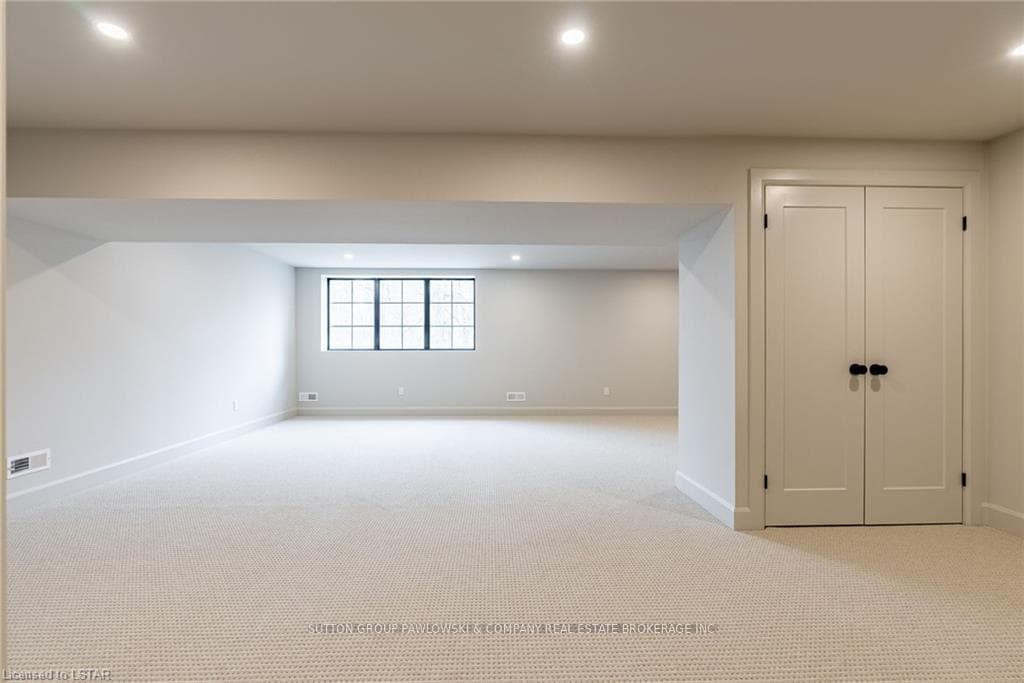 1096 RIVERBEND Road photo 41