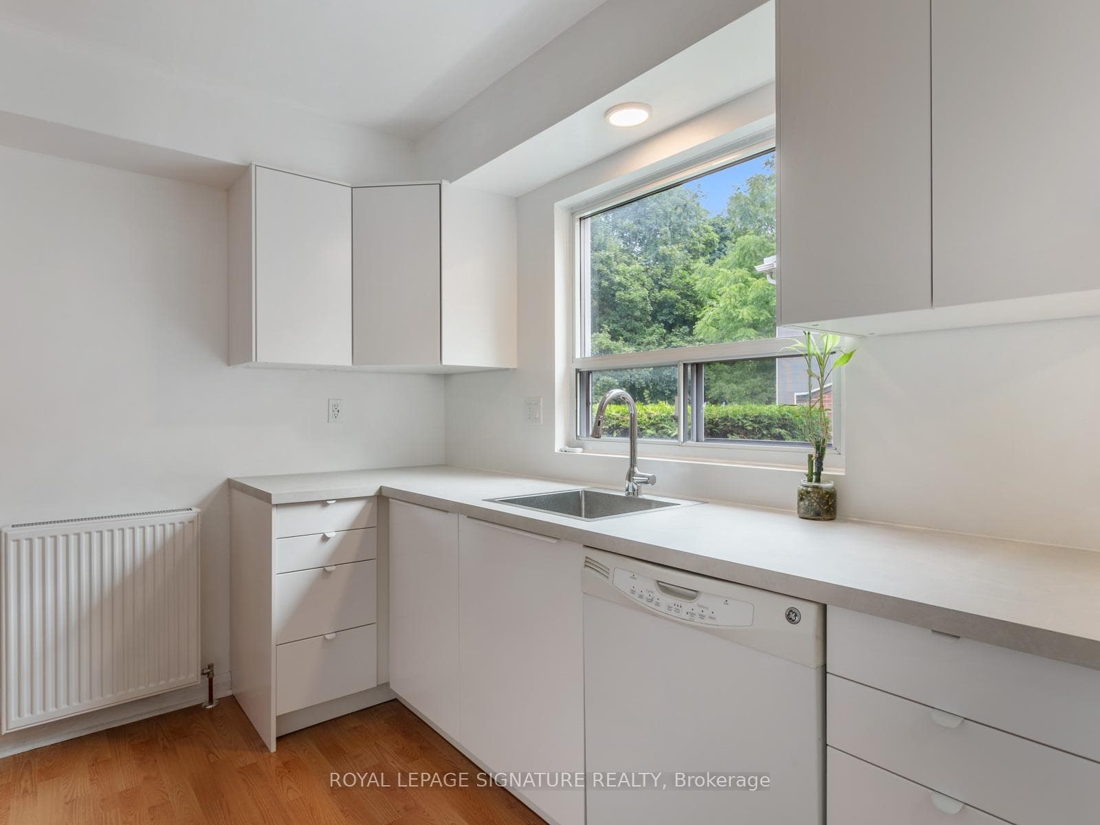 6A Rowley Avenue Unit Main photo 9