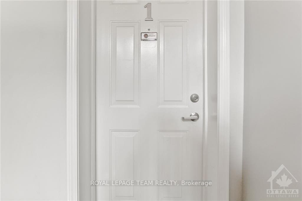 297 CRESTHAVEN Drive Unit 1 photo 2