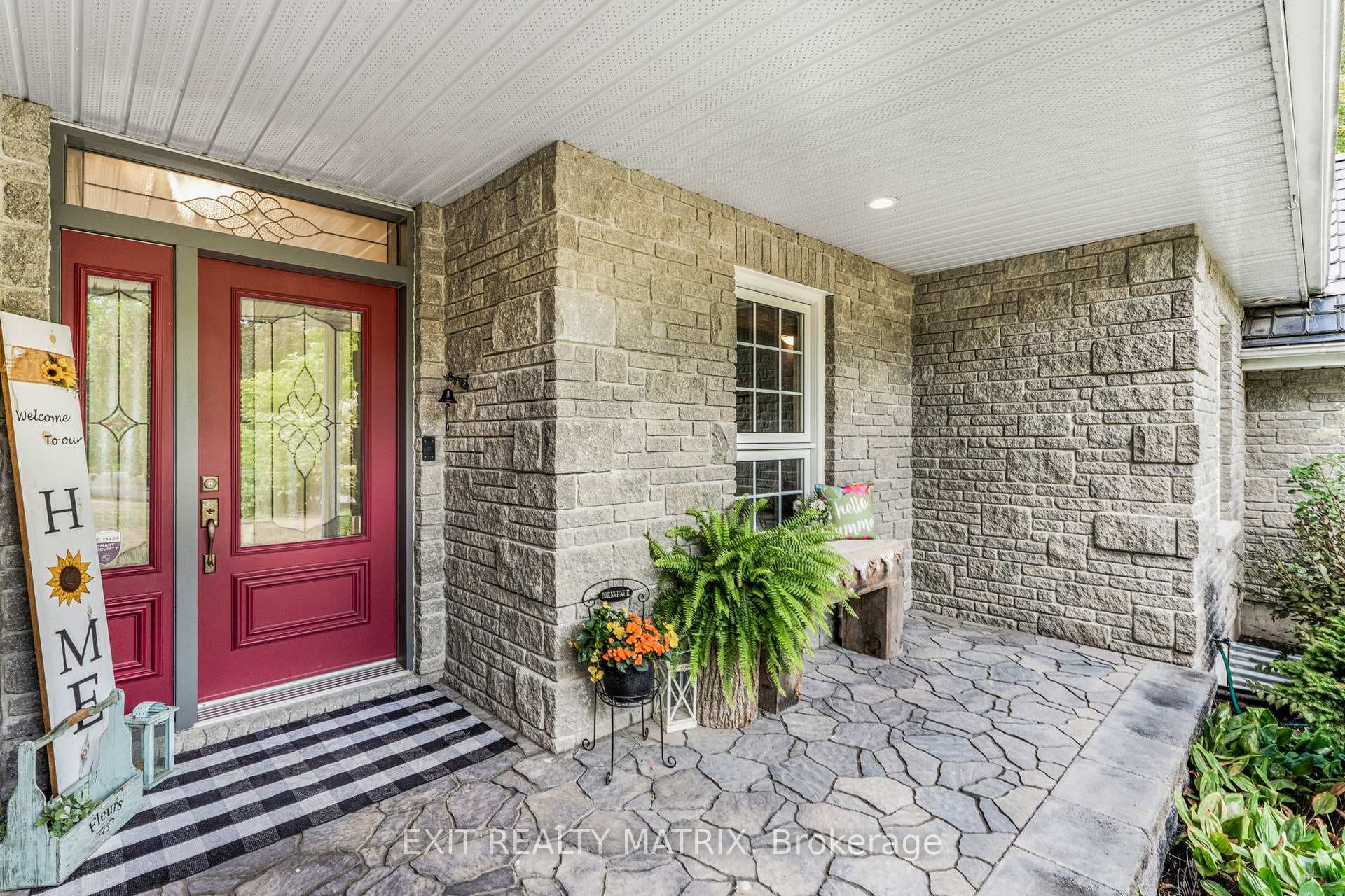 1736 GROVES Road photo 5